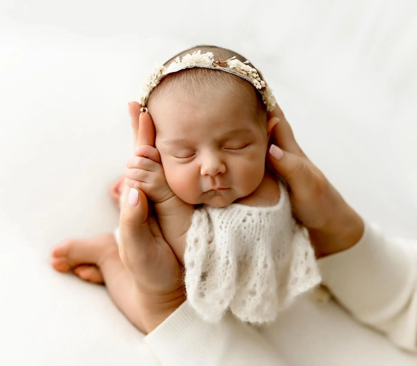 ✨ My diary is open for newborn bookings through to the summer. Newborn sessions are booked during your pregnancy so please get in touch and secure your due date on my schedule. *April is FULLY BOOKED