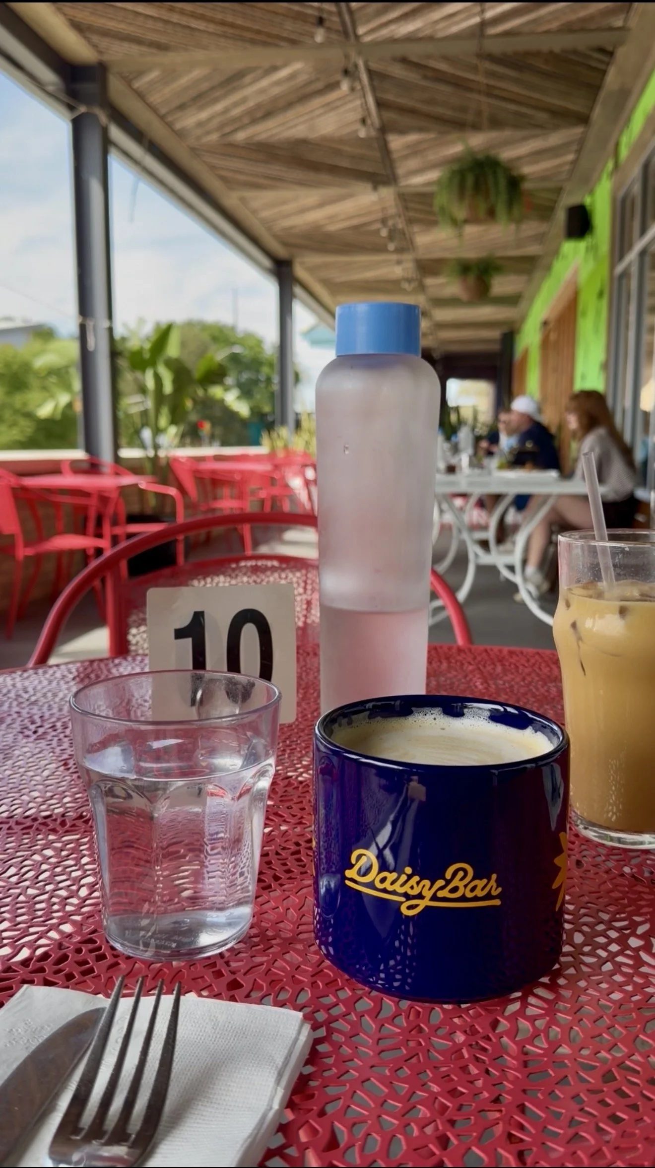 Coffee and drinks on the patio at Daisy Bar