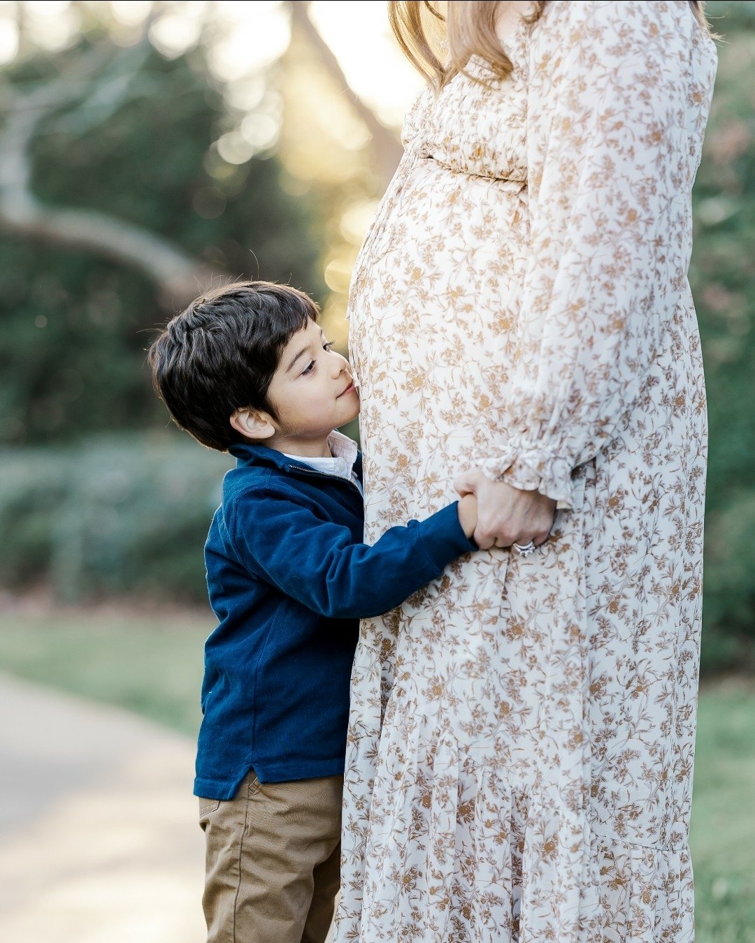 Lately, my calendar has been filled with maternity sessions and it&rsquo;s reminded me just how sacred this season really is. You know what I mean...this in-between space, this space filled with anticipation, hope &amp; doubt. Did I order the crib sh