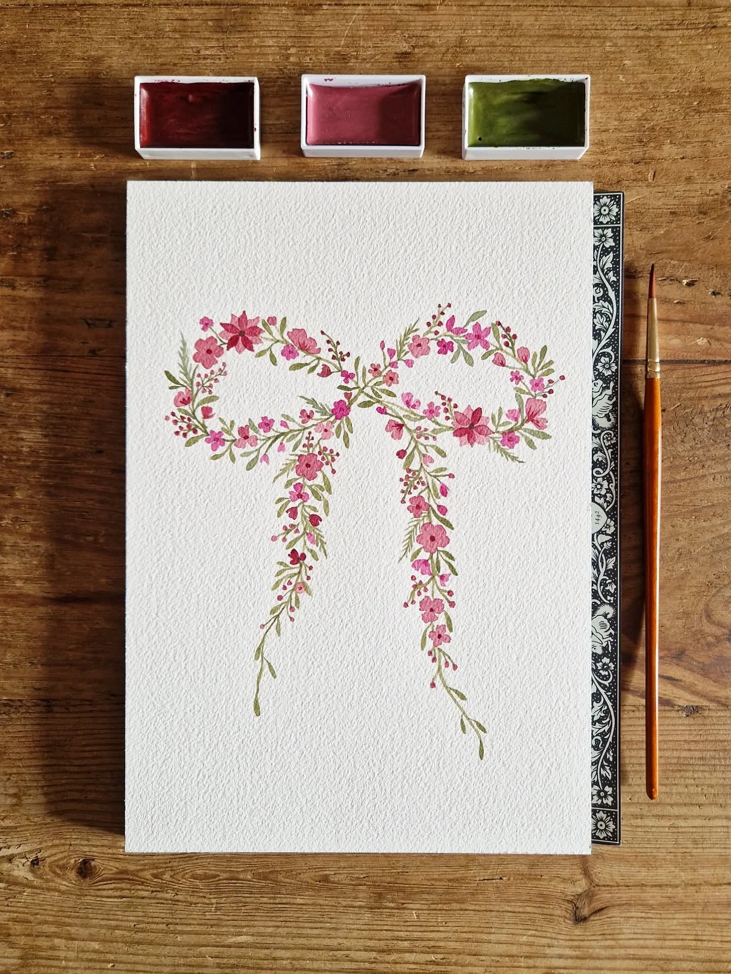 A flowery Christmas bow 🌷🎀 need to make a start on wrapping presents!
#floralillustration&nbsp;#floralart&nbsp;#floralwatercolour #handpainted #christmasbow