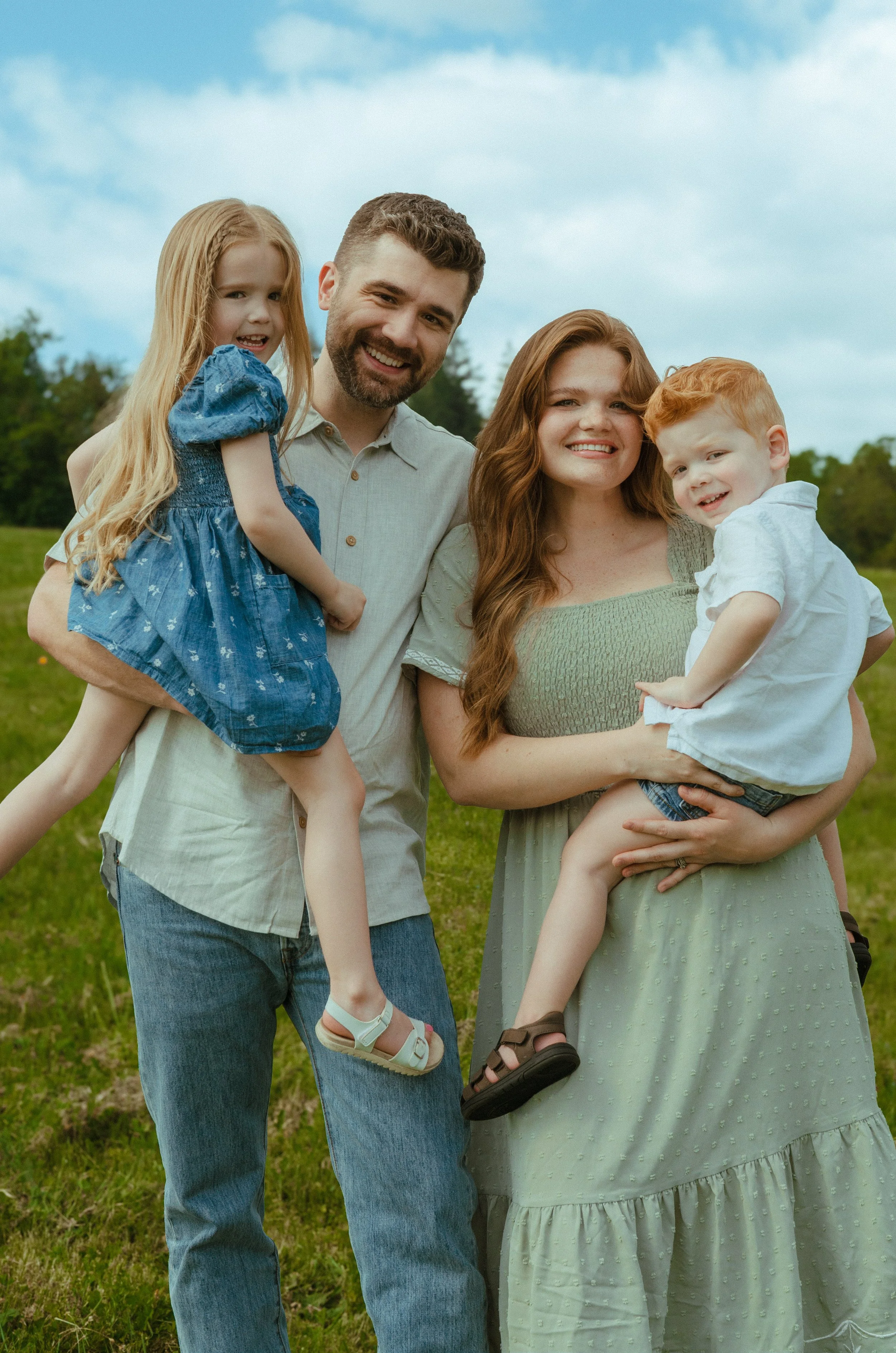Lifestyle family photo session done outdoors on a sunny day in Salem Oregon