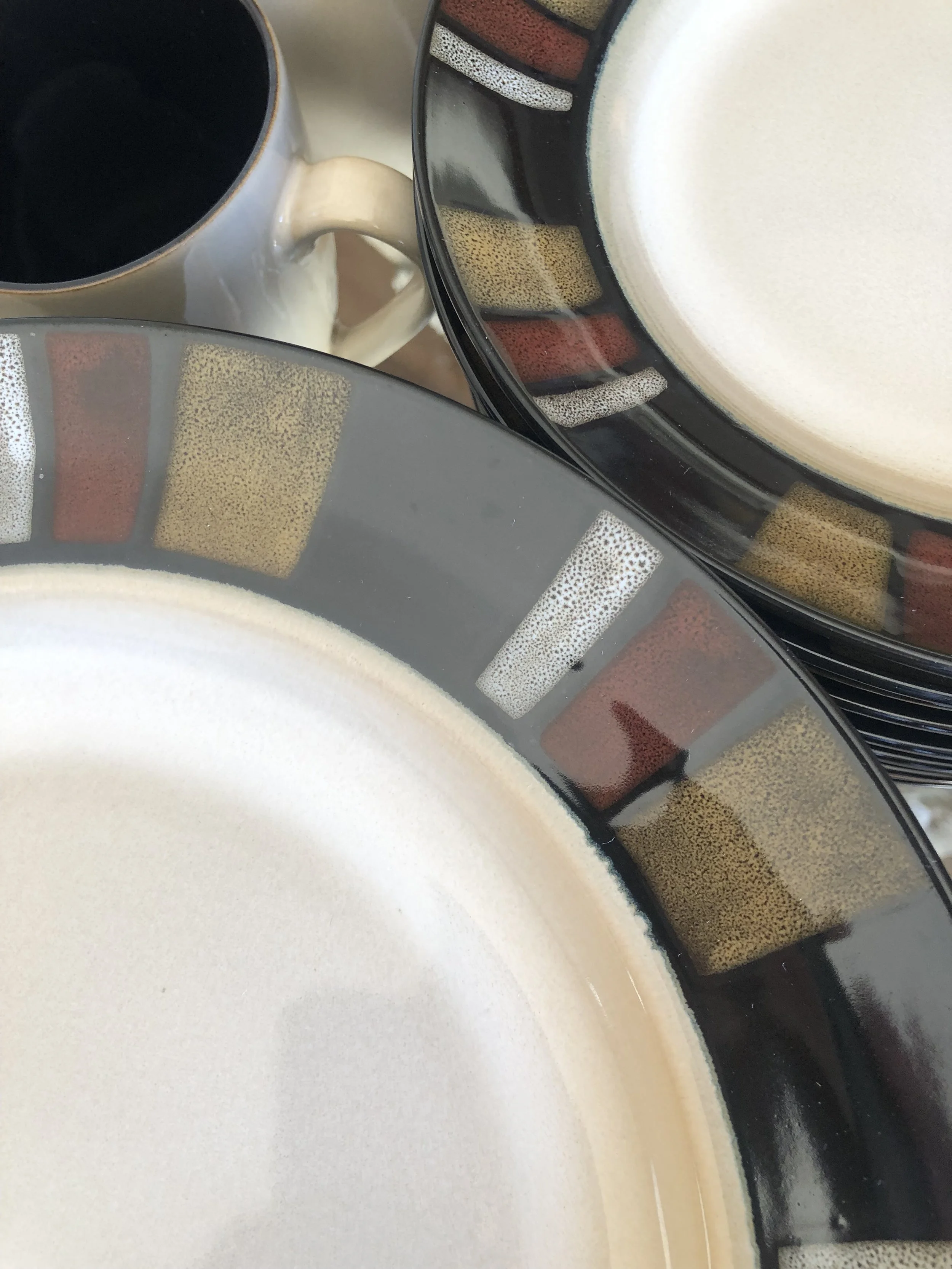 Dinner Set - Mikasa 8 Setting (40 pieces)
