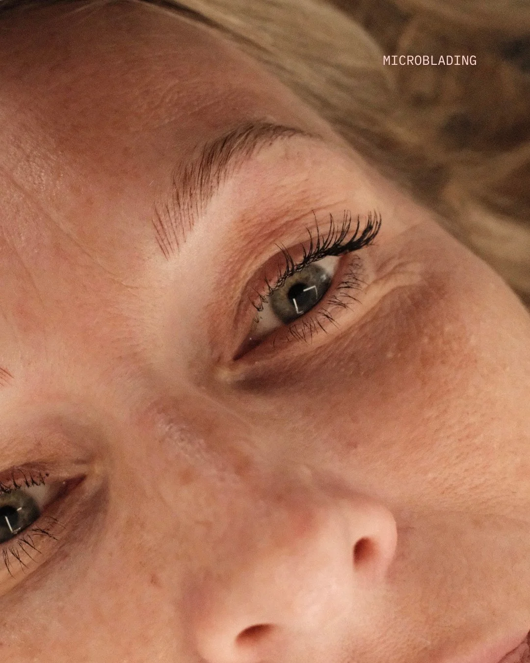 Eine Ausgangssituation, f&uuml;r die ich Microblading liebe: feine eigene Brauenh&auml;rchen als sch&ouml;ne Basis, die wir erg&auml;nzen k&ouml;nnen.