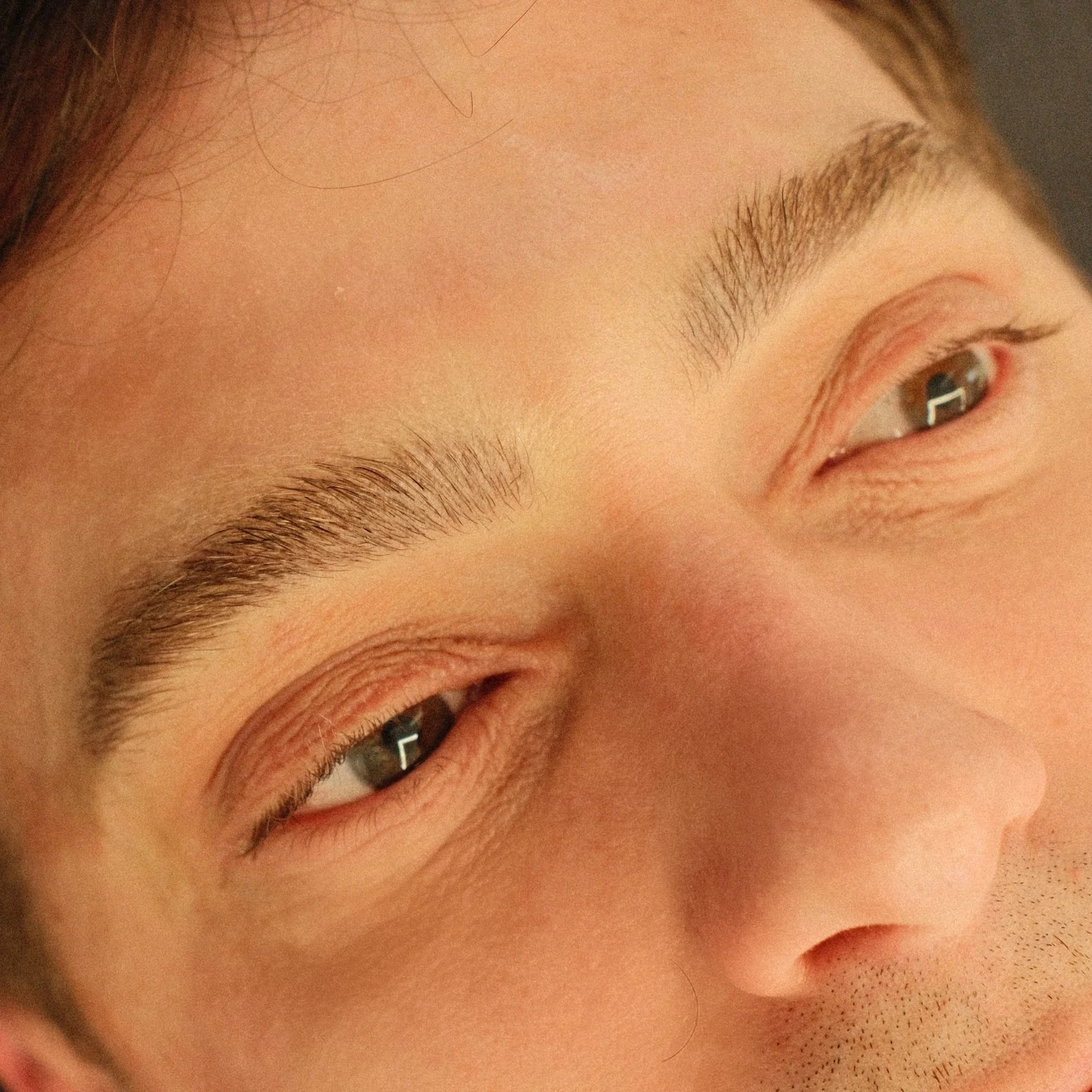 Microblading Hamburg, natürliches Ergebnis. Guybrows.