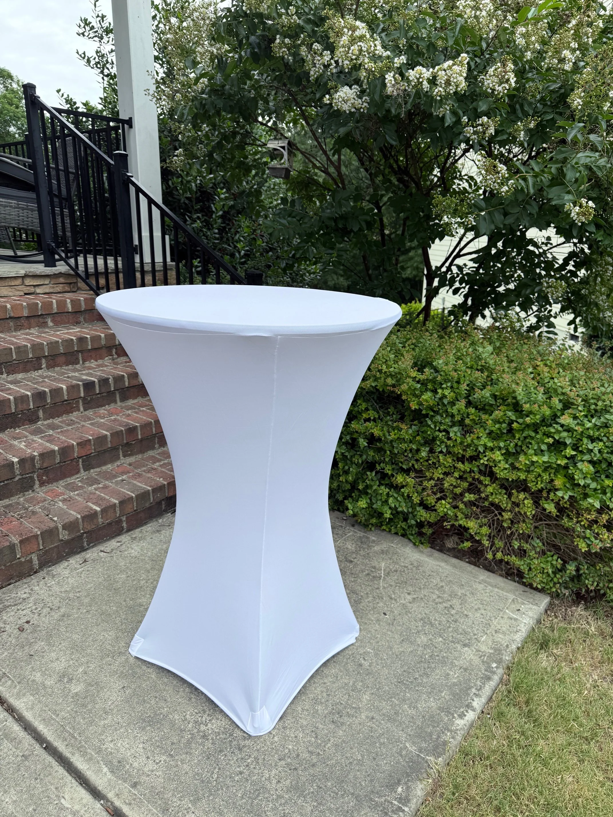 cocktail table with white fitted spandex cover