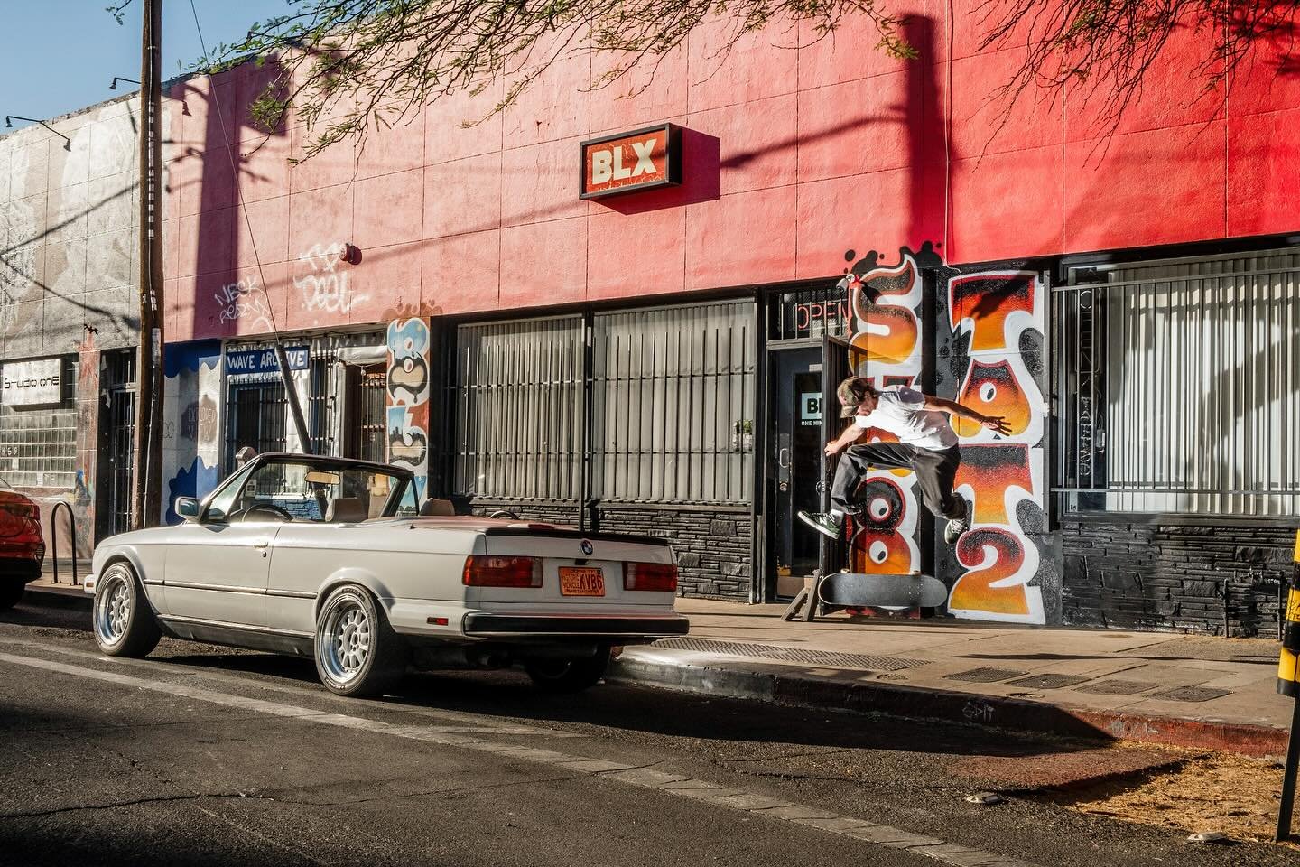 Fakie Tre at the shop 

#e30 #bmwe30 #e30cabrio