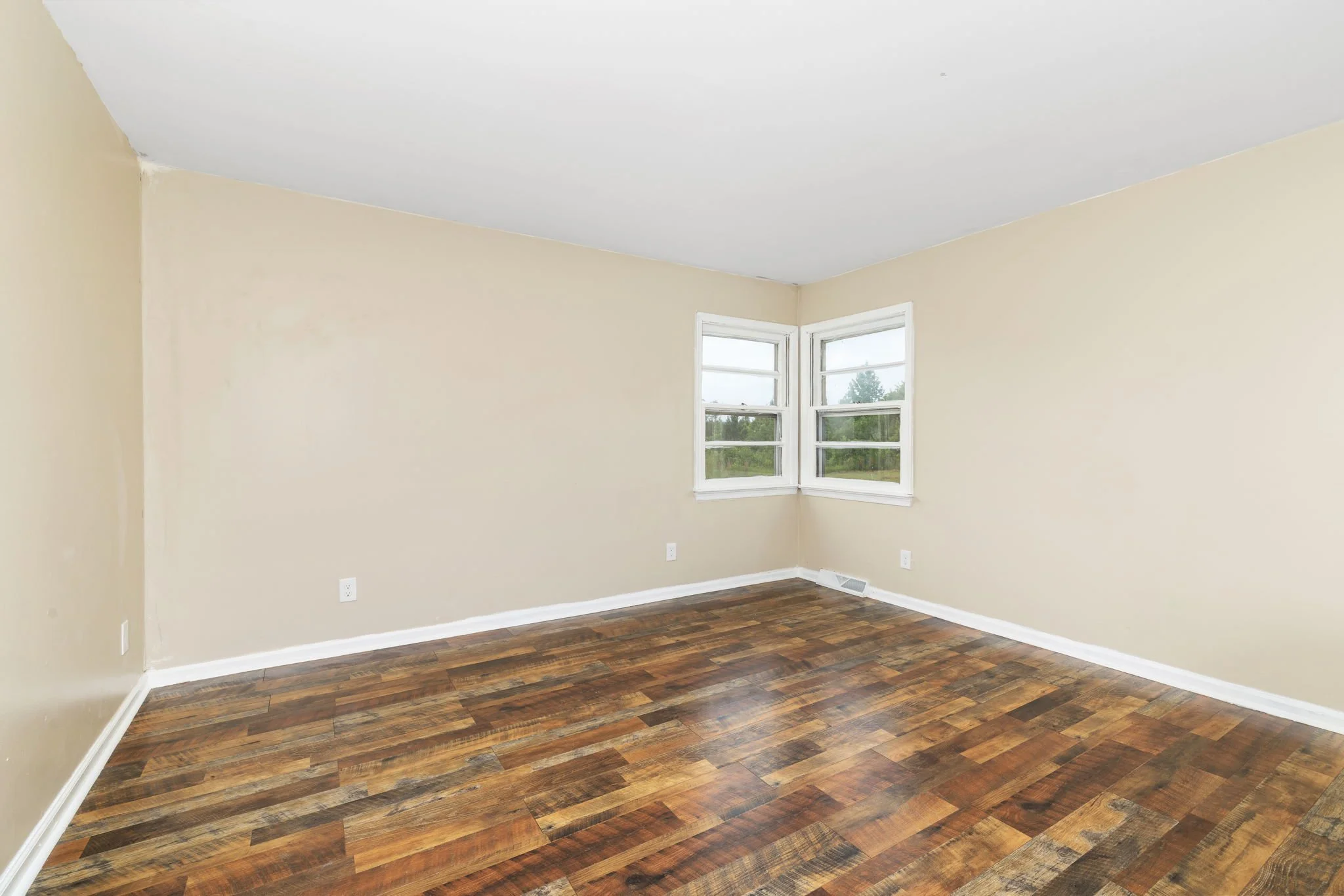 6-web-or-mls-3757-Springfield-Rd-6.jpg
