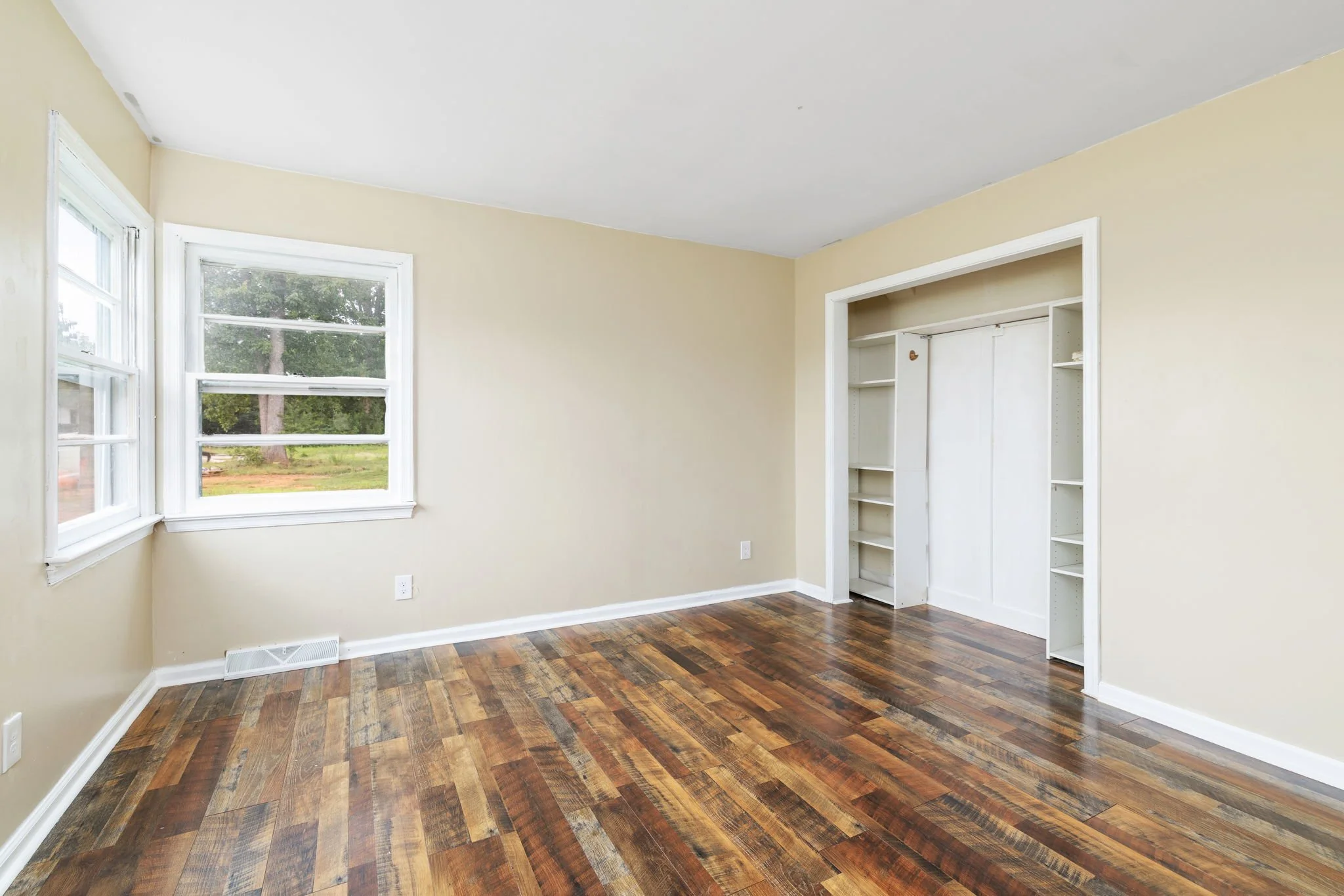 7-web-or-mls-3757-Springfield-Rd-7.jpg