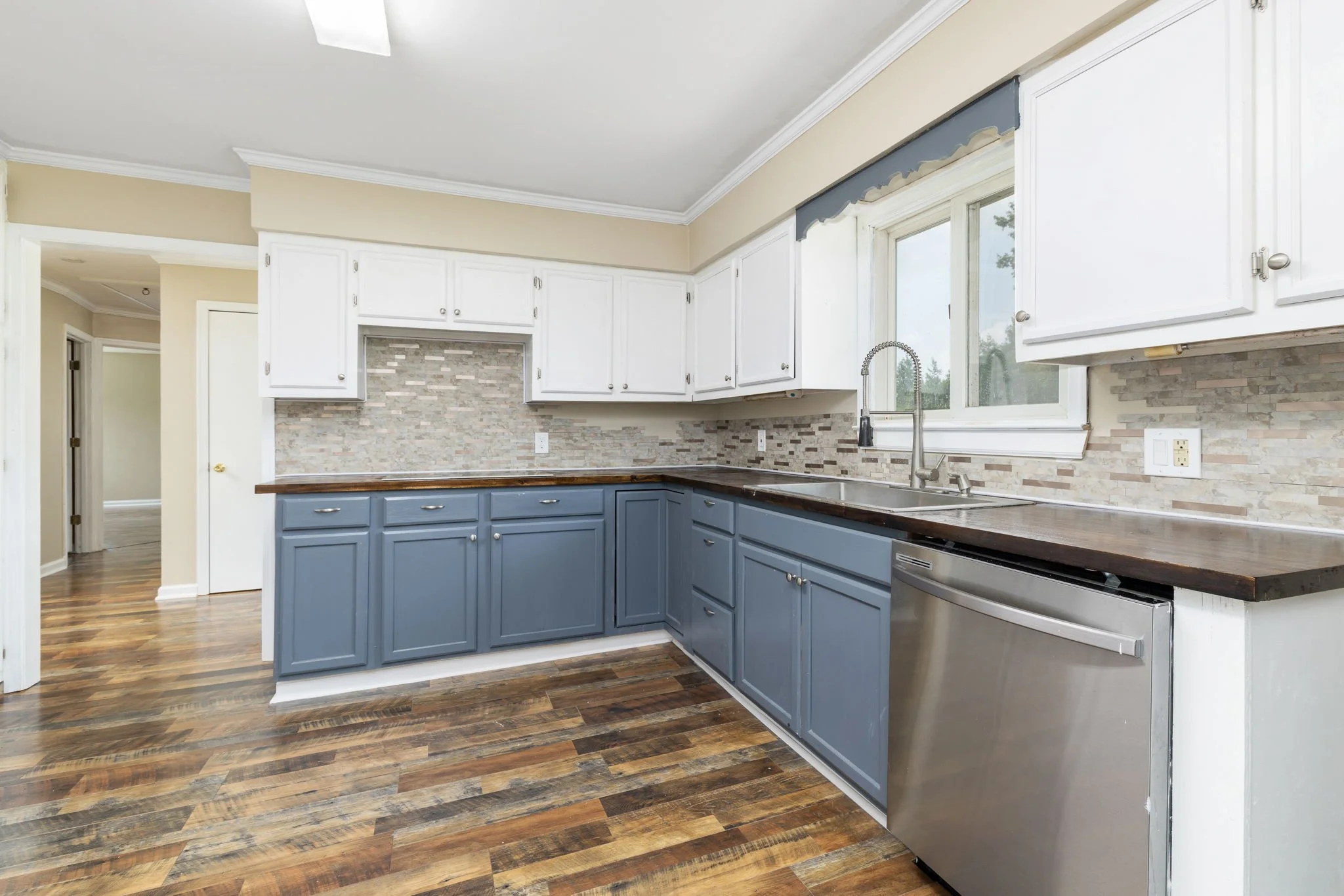 16-web-or-mls-3757-Springfield-Rd-16.jpg