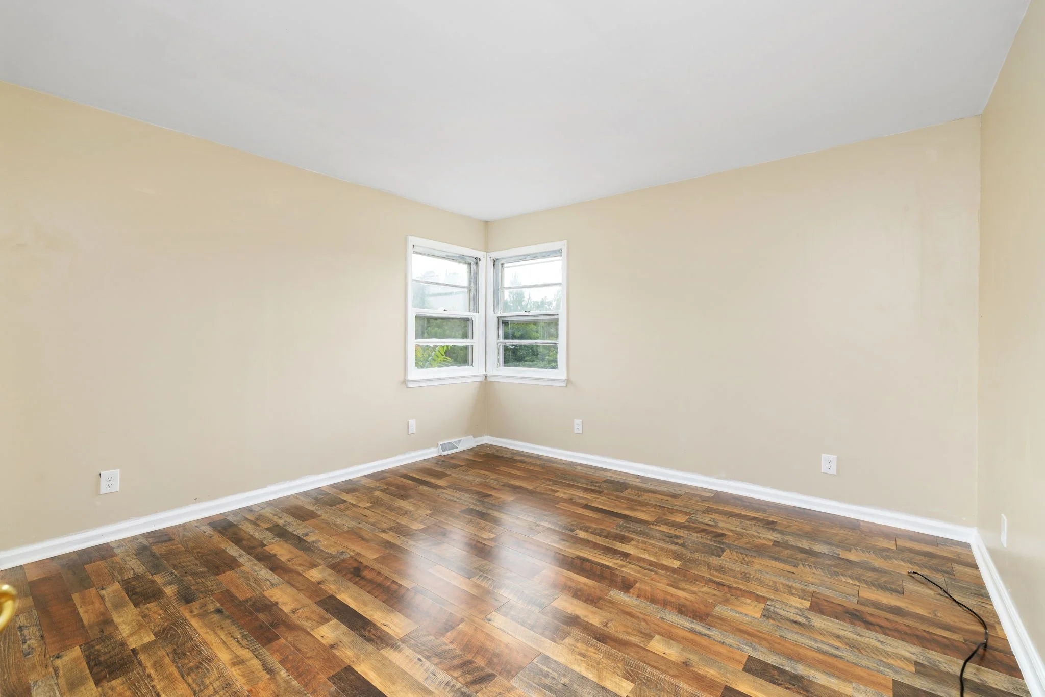 10-web-or-mls-3757-Springfield-Rd-10.jpg