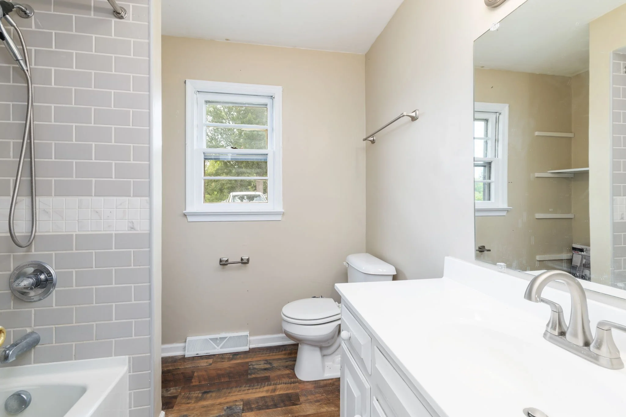 4-web-or-mls-3757-Springfield-Rd-4.jpg