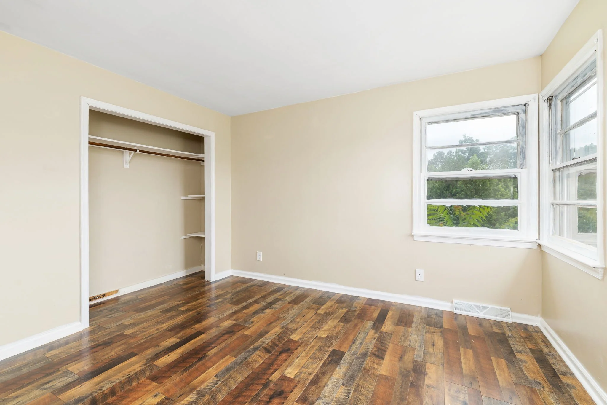 11-web-or-mls-3757-Springfield-Rd-11.jpg