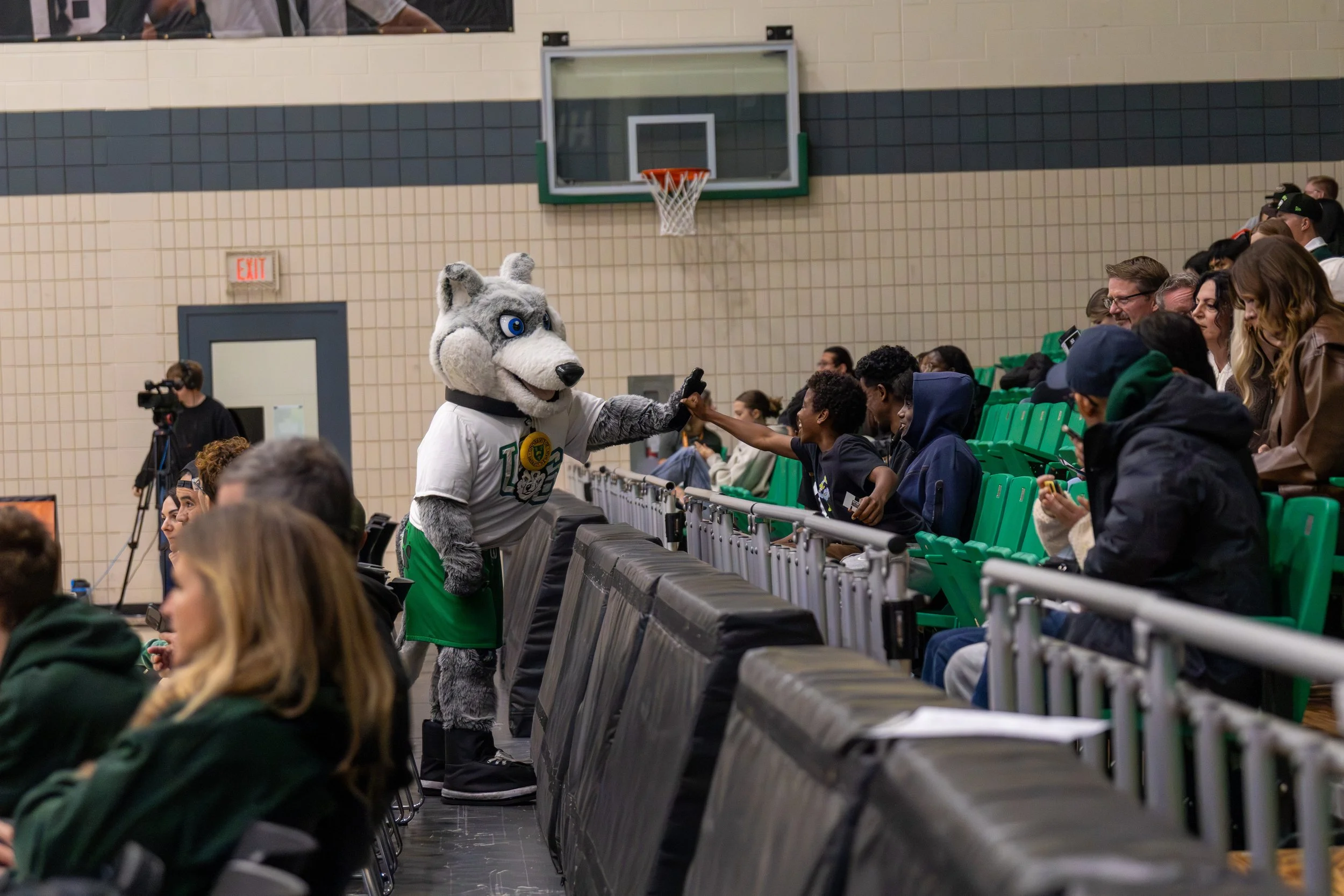 Huskie Basketball Semi light-38.jpg