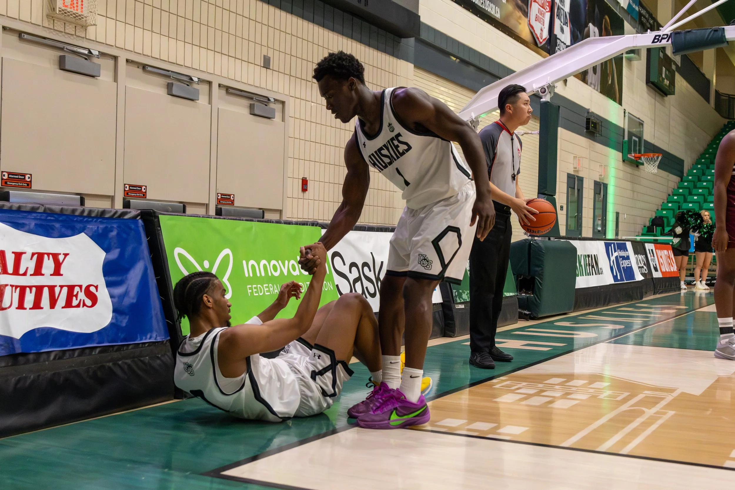 Huskie Basketball Semi light-32.jpg