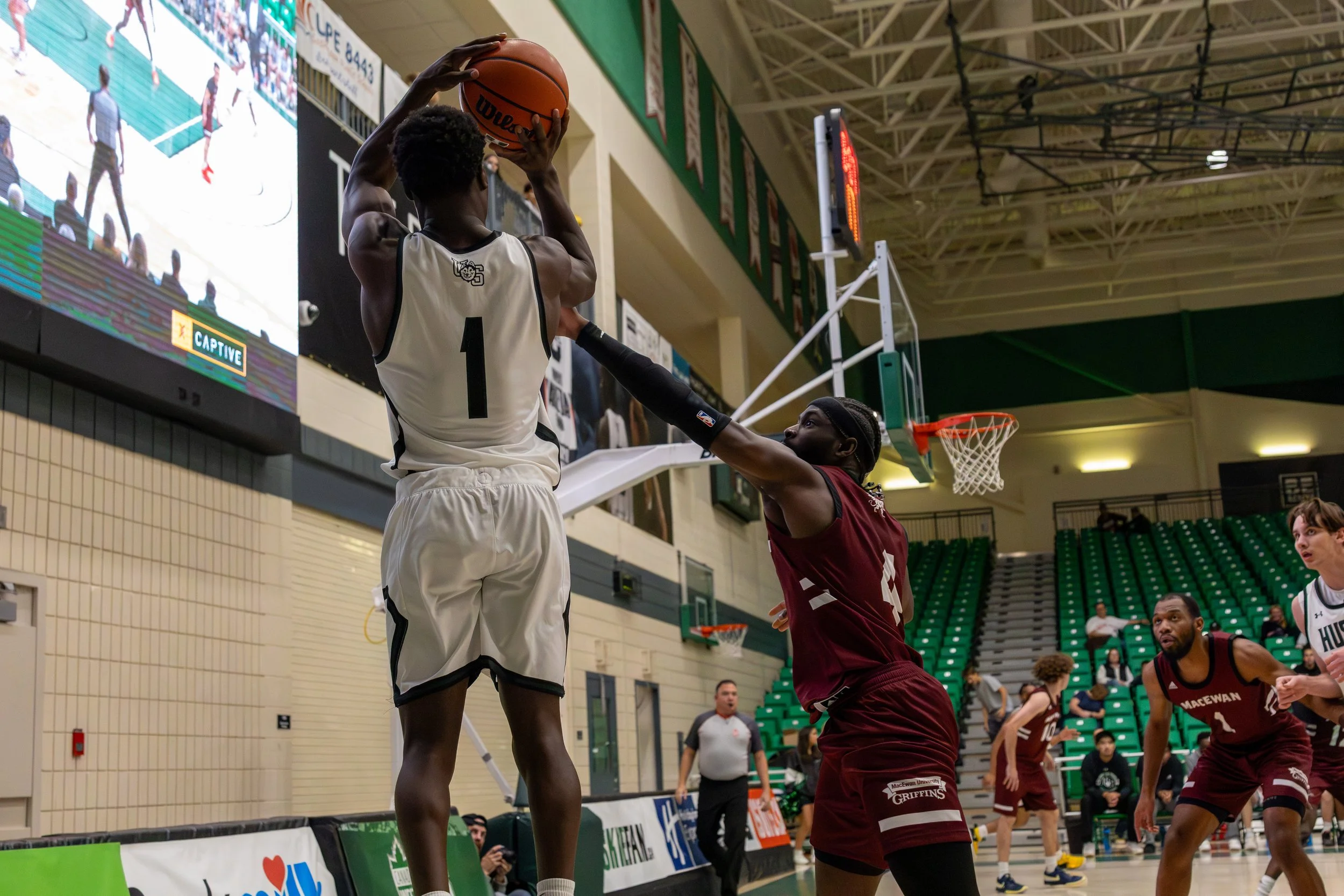 Huskie Basketball Semi light-35.jpg