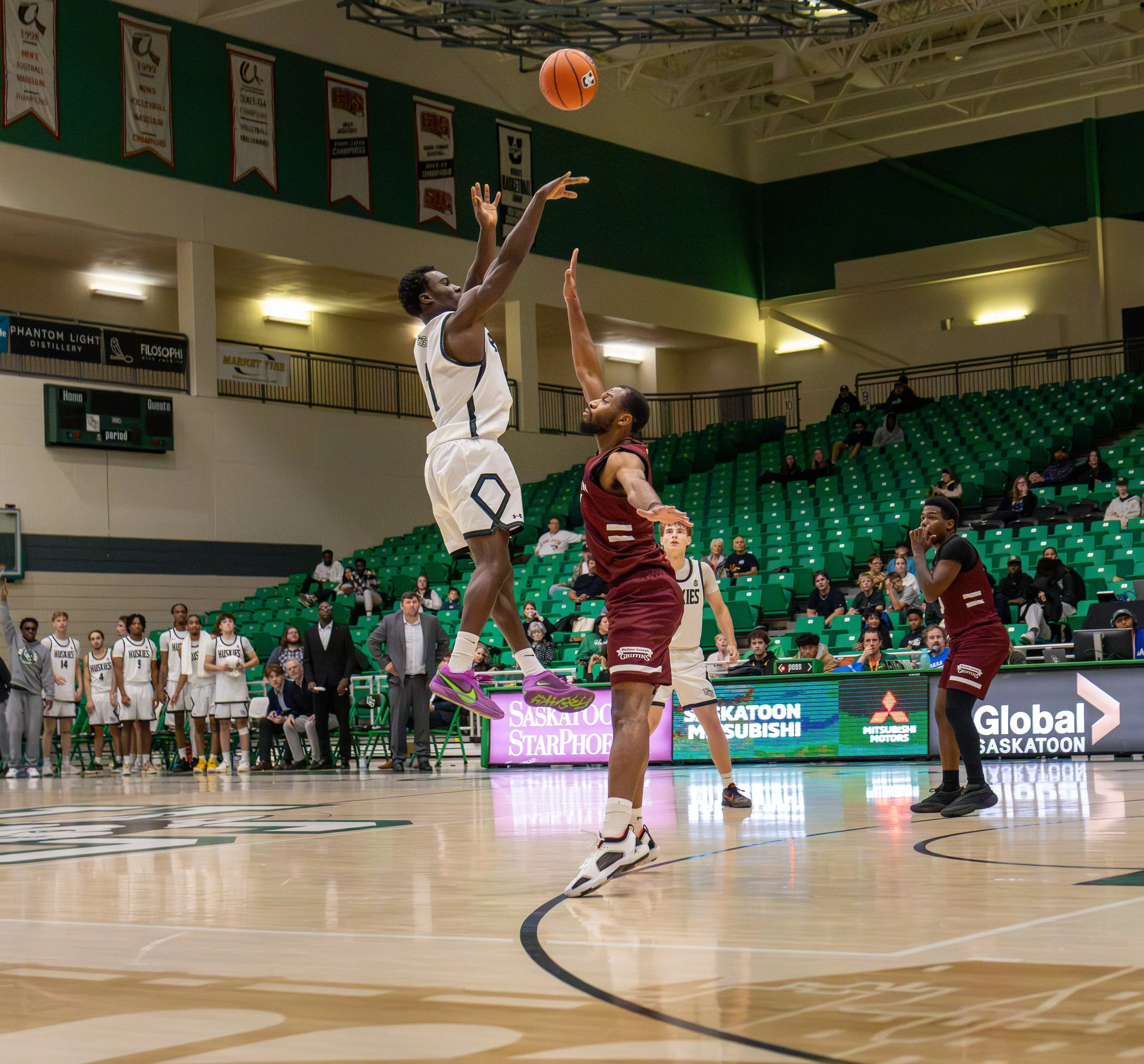 Huskie Basketball Semi light-04.jpg