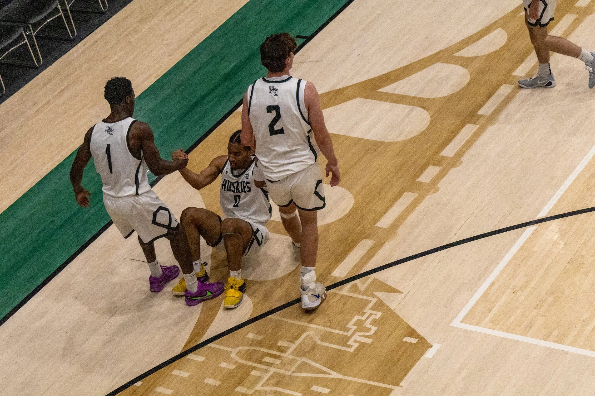 Huskie Basketball Semi light-10.jpg