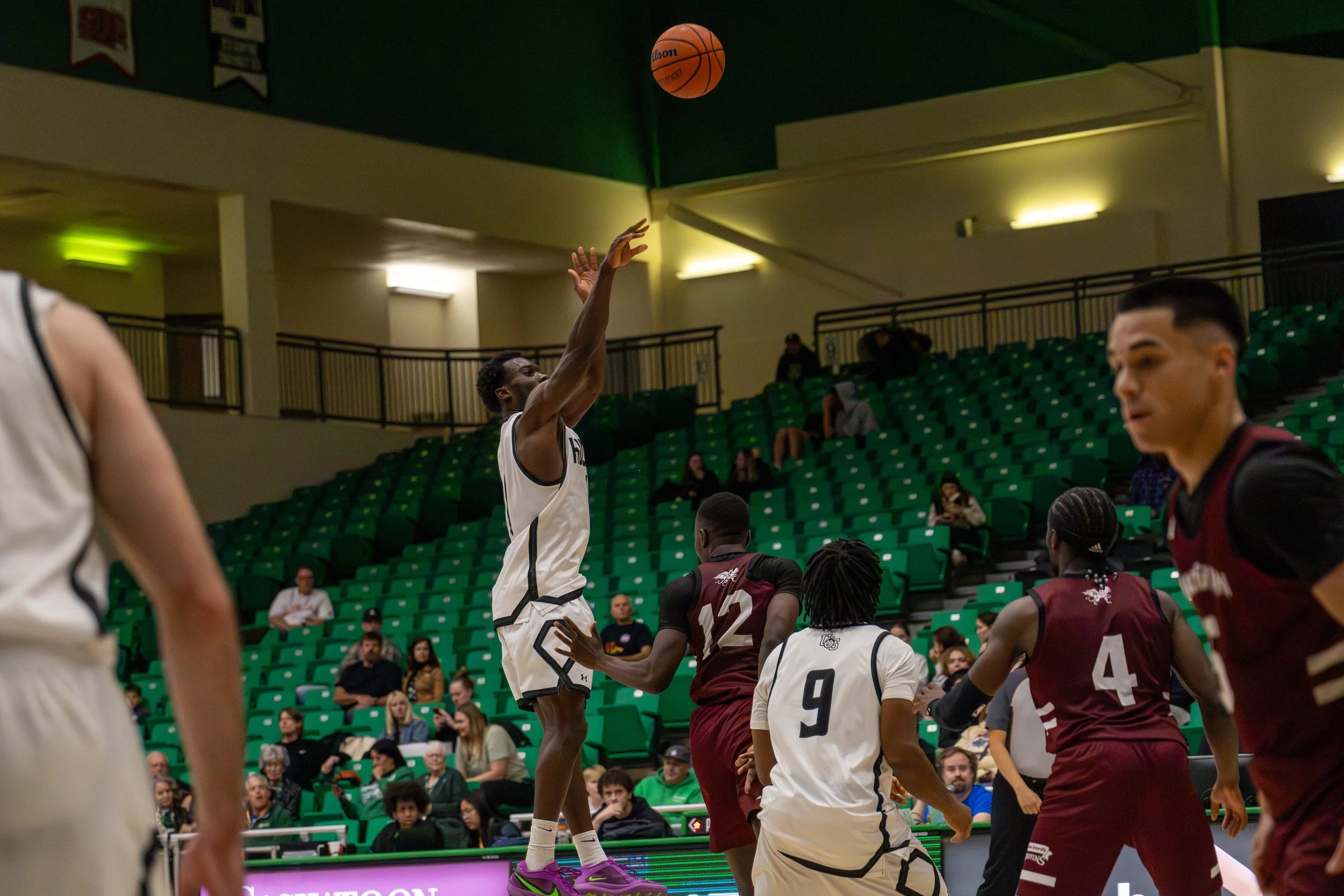 Huskie Basketball Semi light-02.jpg