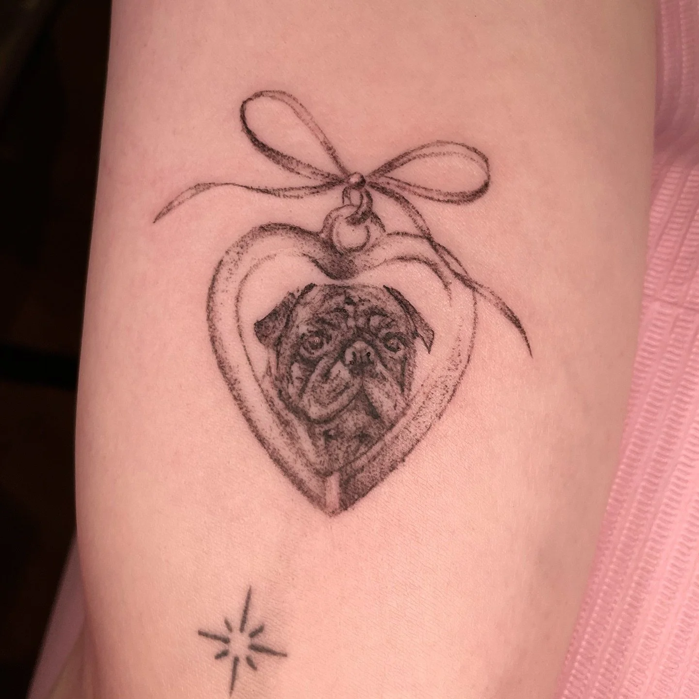 A couple minimalistic tattoos from this week 💖
Booking for Dec/Jan, katiebelltattoo.com to book :)
#minimalistictattoo #dogportraittattoo #stuffedanimaltattoo #femaletattooartist #illinoistattooartist #chicagotattooartist #kankakeetattoo