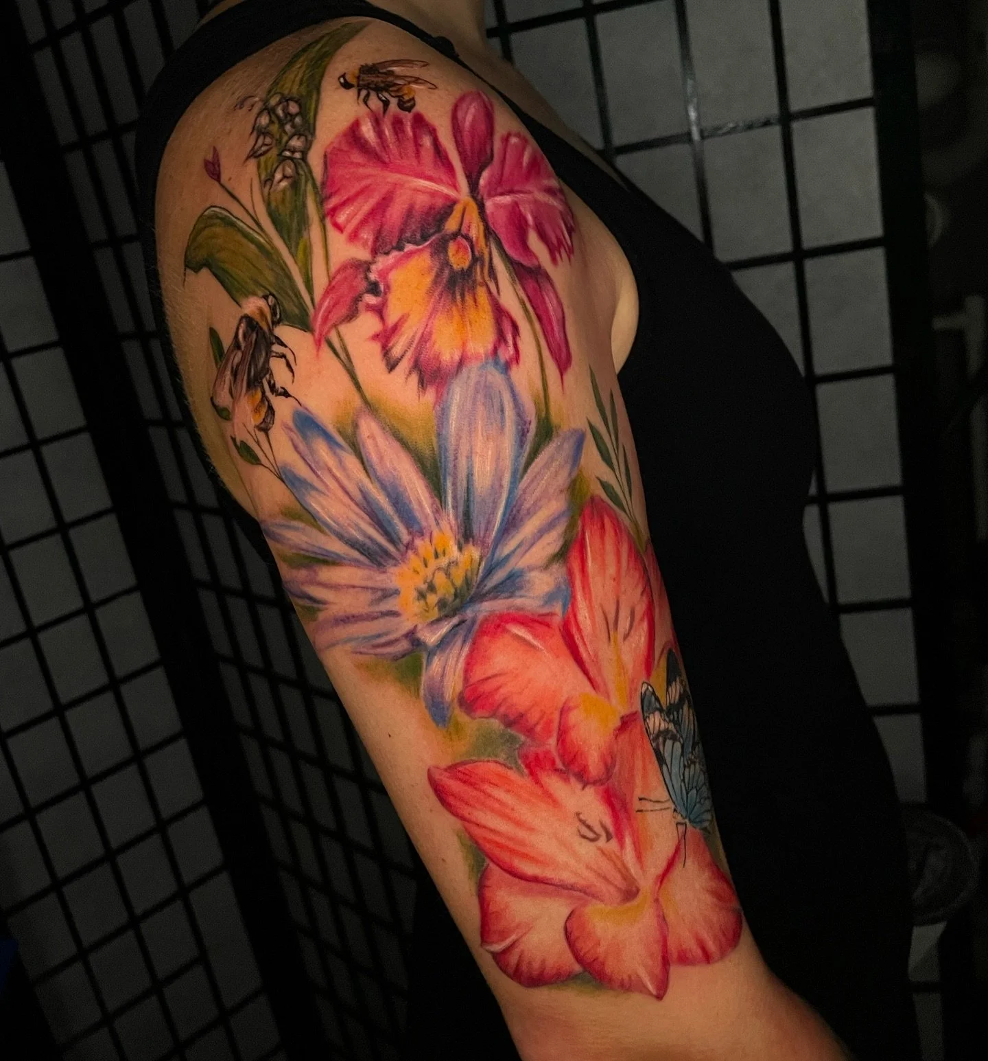 Floral half sleeve for Andrina 🖤 thanks so much for such a fun piece!
#floraltattoo #floraltattoos #femaletattooartist #illinoistattooartist #chicagotattooartist #kankakeetattoo