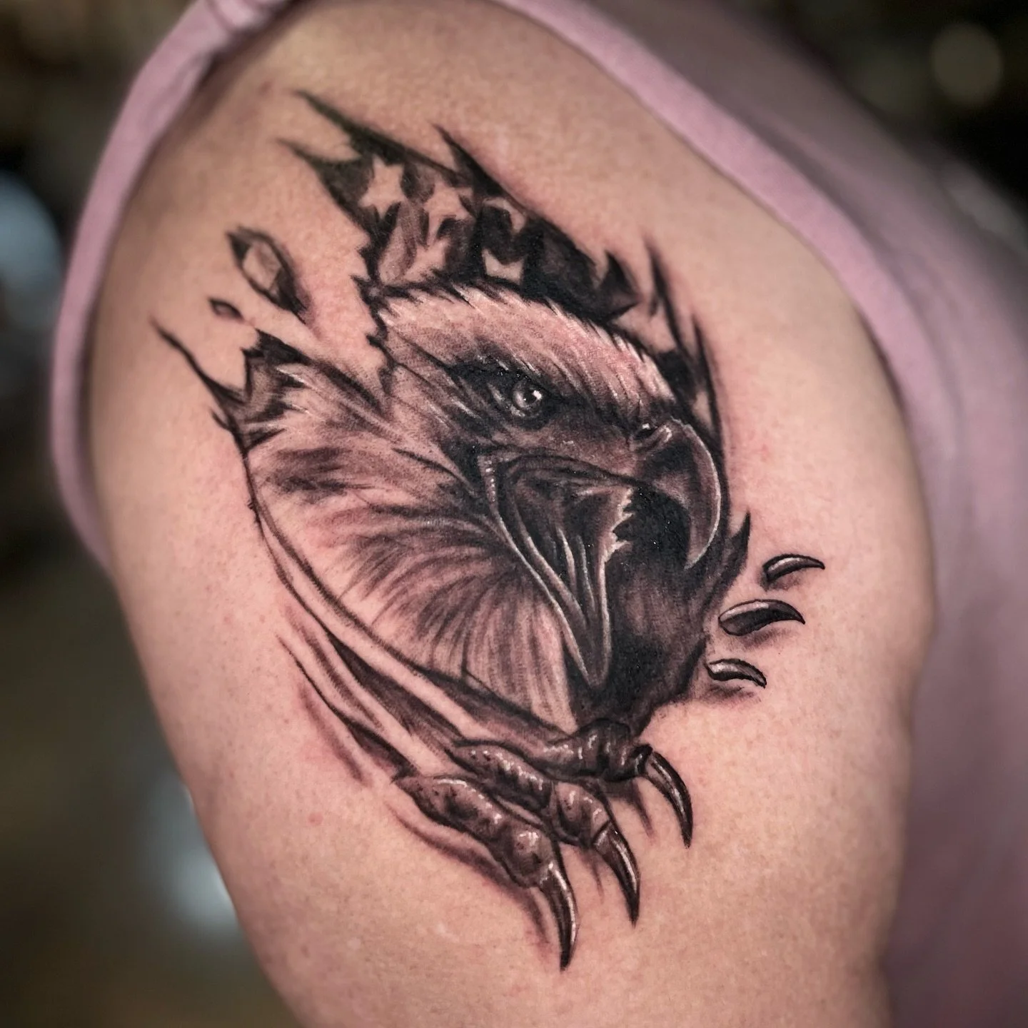 CAW CAW 🦅🇺🇸 for Carey! Thanks so much for your constant support!!
#eagletattoo #americatattoo #eagletattoos #femaletattooartist #realismtattoo #chicagotattooartist #illinoistattooartist #kankakeetattoo