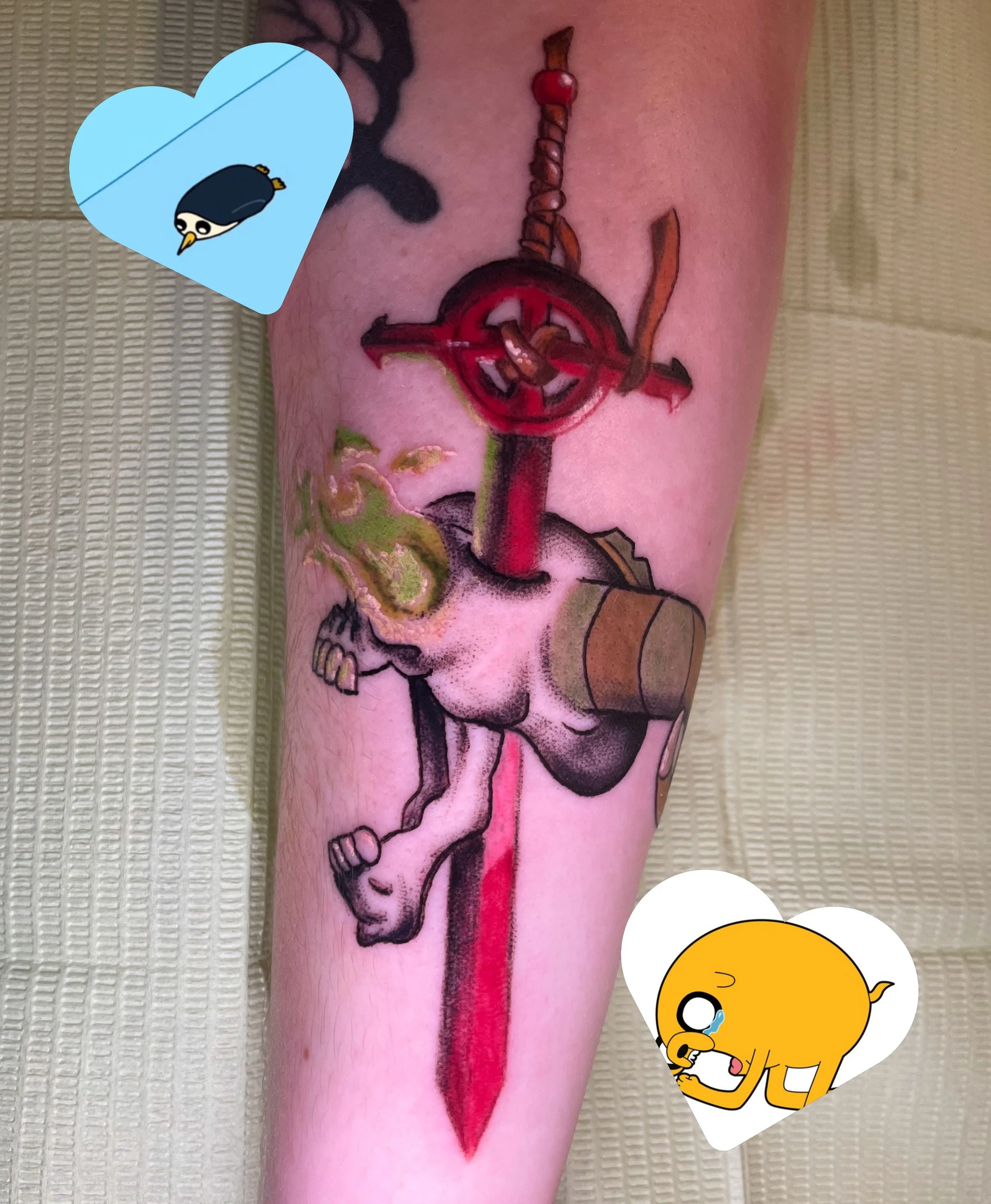 For sweet @melmade.crochet off my flash 💖been wanting to do this one for a while!!! Thanks for getting this one dude!! 

#adventuretime #adventuretimetattoos #femaletattooartist #illinoistattooartist #kankakeetattoo