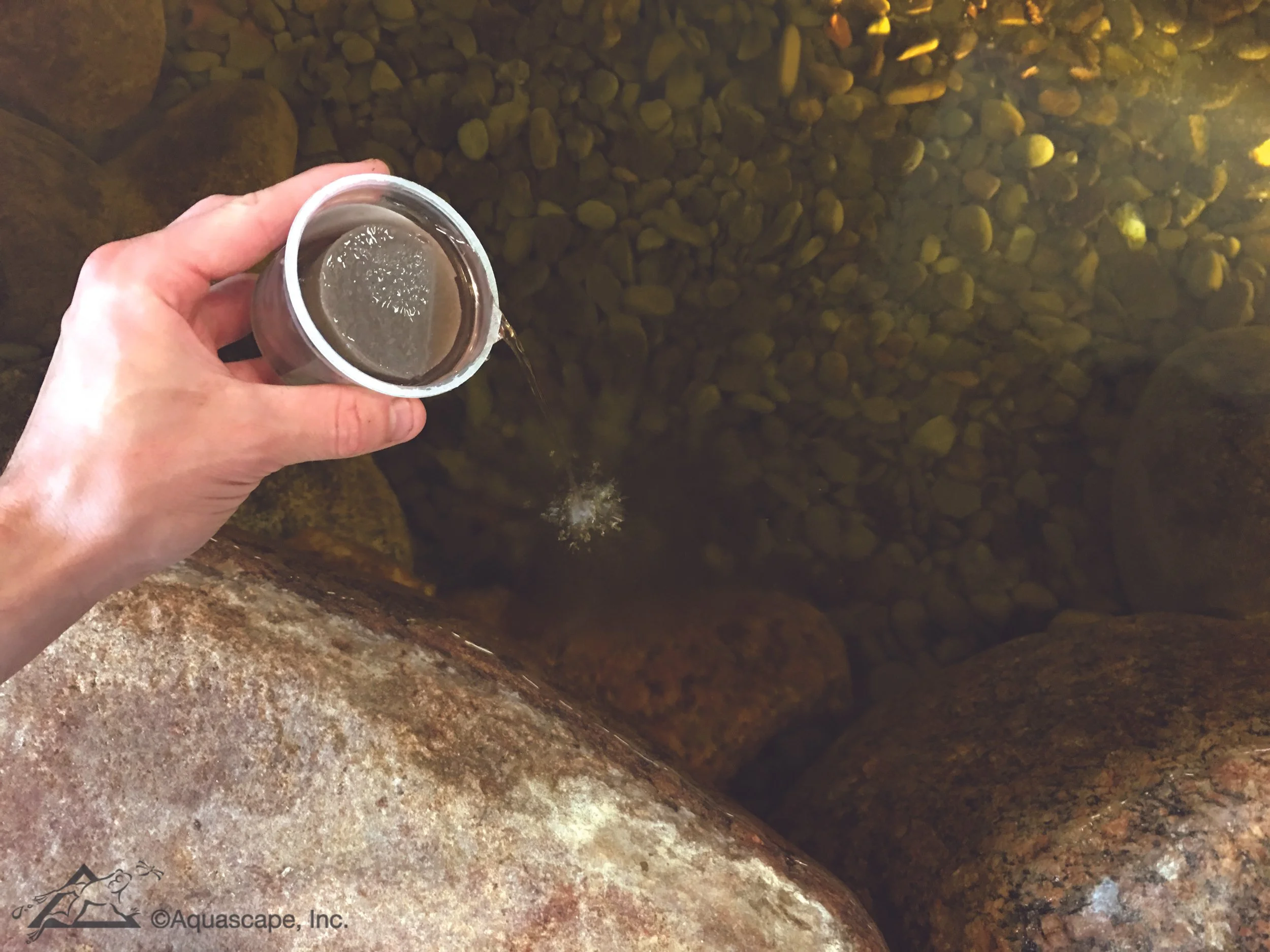 96083 QuickFix Pond Gummy_In-Use.jpg
