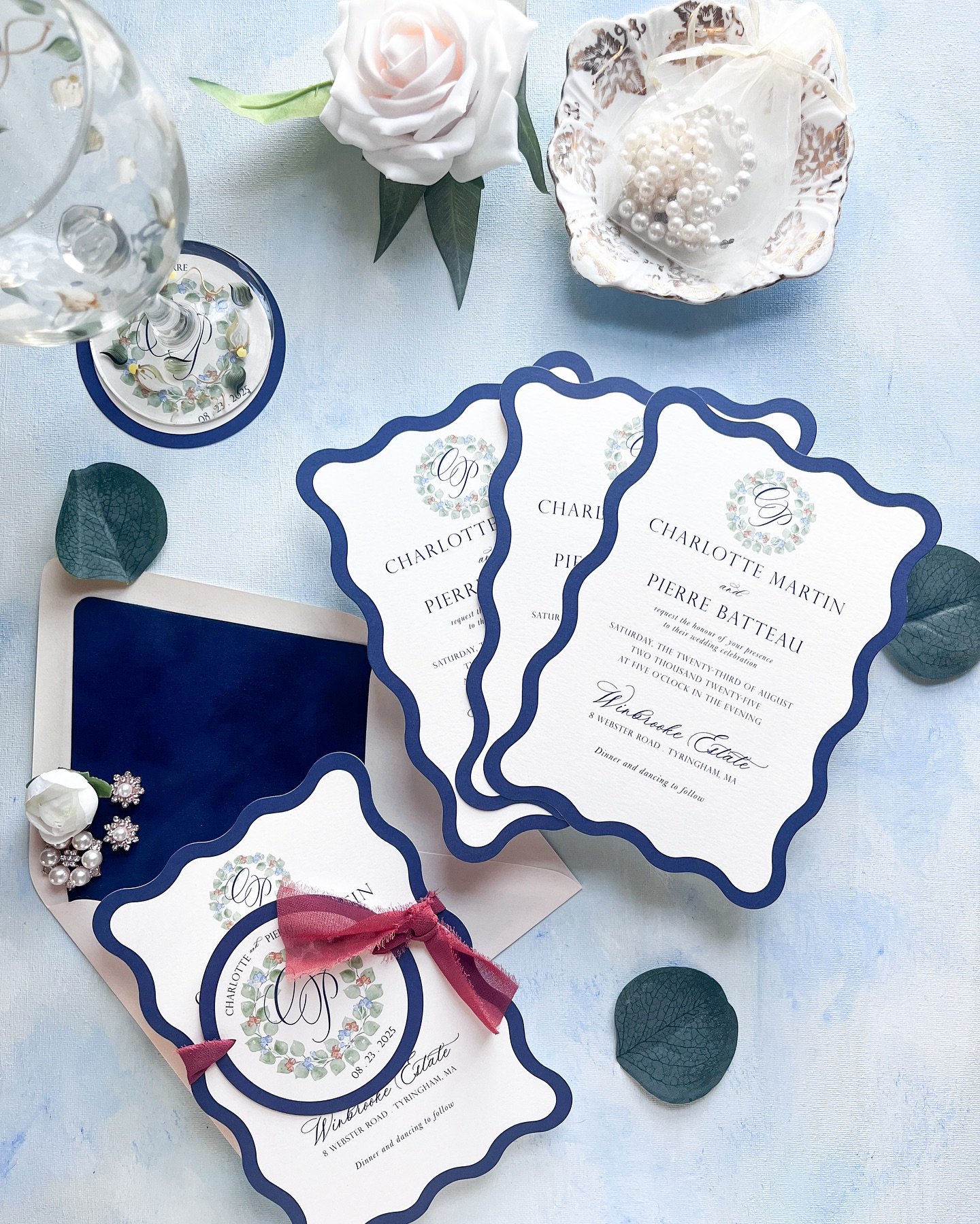 Say it with me: a one-of-a-kind love story deserves a one-of-a-kind invitation suite !! 💌💙

This statement invite features a bold navy border, playful wavy die cut, and a lush velvet envelope. 
Couples &mdash; be sure to incorporate small details l