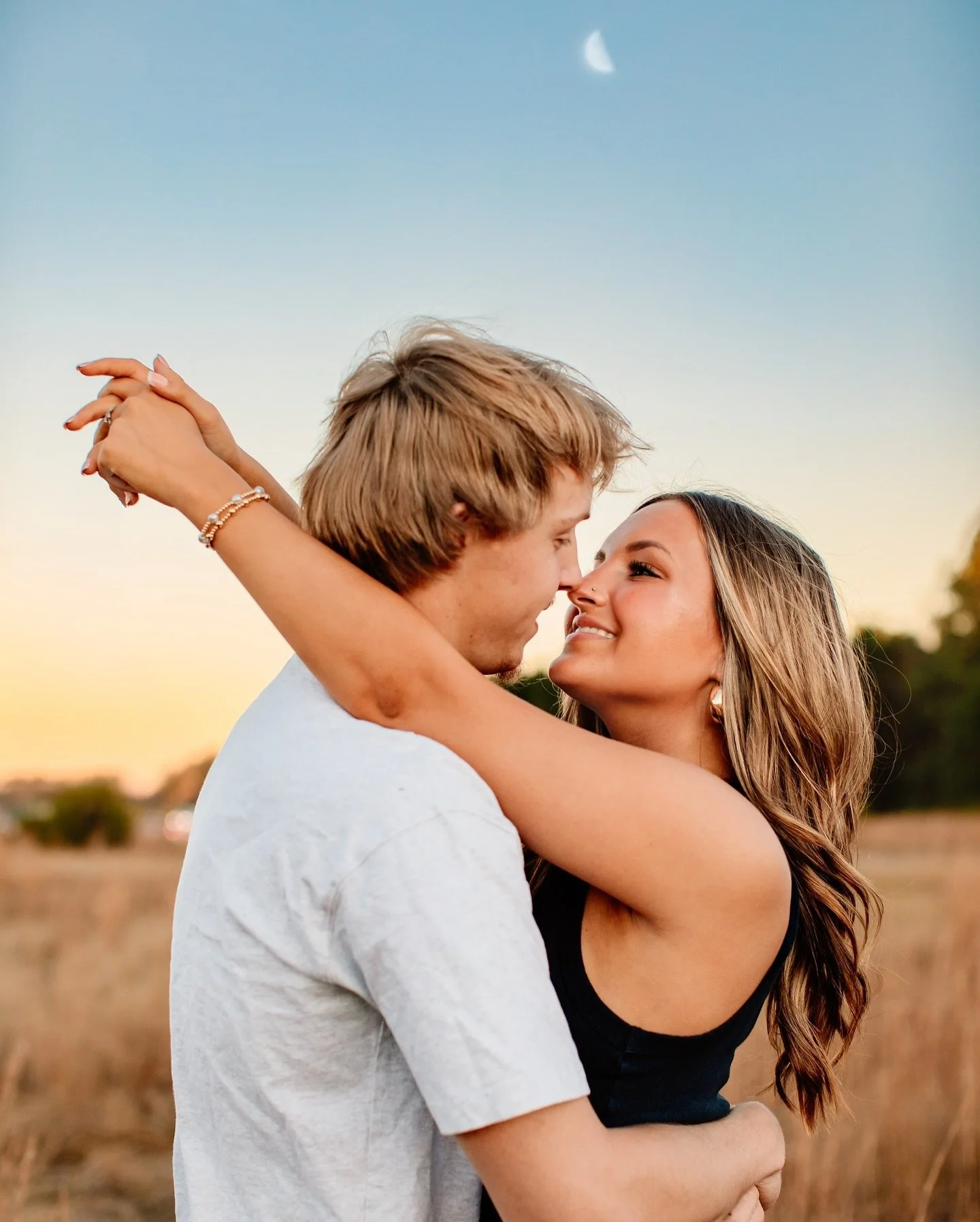 Had the best time hanging out with Madison and David for their session! They had such amazing energy and it definitely showed through in their photos! I love capturing love!! 🤍🌾

Also, I wrapped up my final tree farm sessions this past weekend and 