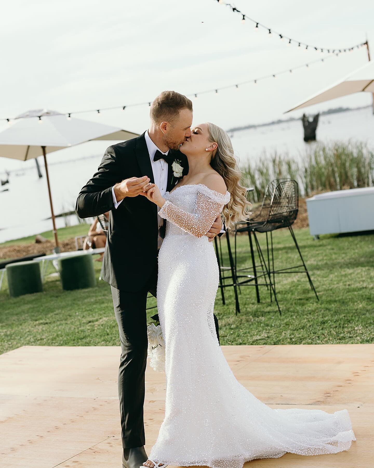 Celebrating the Clarkes 🤍

Photo @jessicasimphotography 
Video @sommarfilms 
Dress @marquisebridal 
Furniture and coordination @bangeventco 
Marquee and chairs @bourkehire 
Band @larkmusic 
Food @thecookandco 
Drinks @jacyees 
Hair @blondie.hair_yar