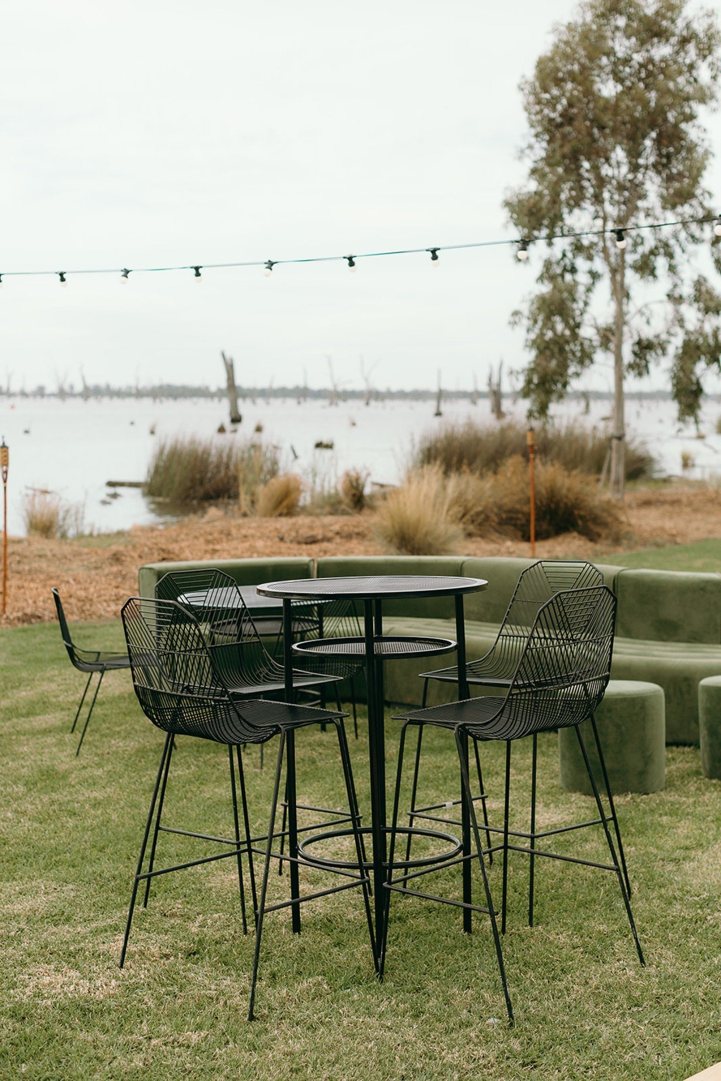 Black and green combo being super stylish by the banks of Lake Mulwala. We love this colour combo together and just can't get enough of the curves on our modular lounges!

Photography @jessicasimphotography
Furniture @bangeventco