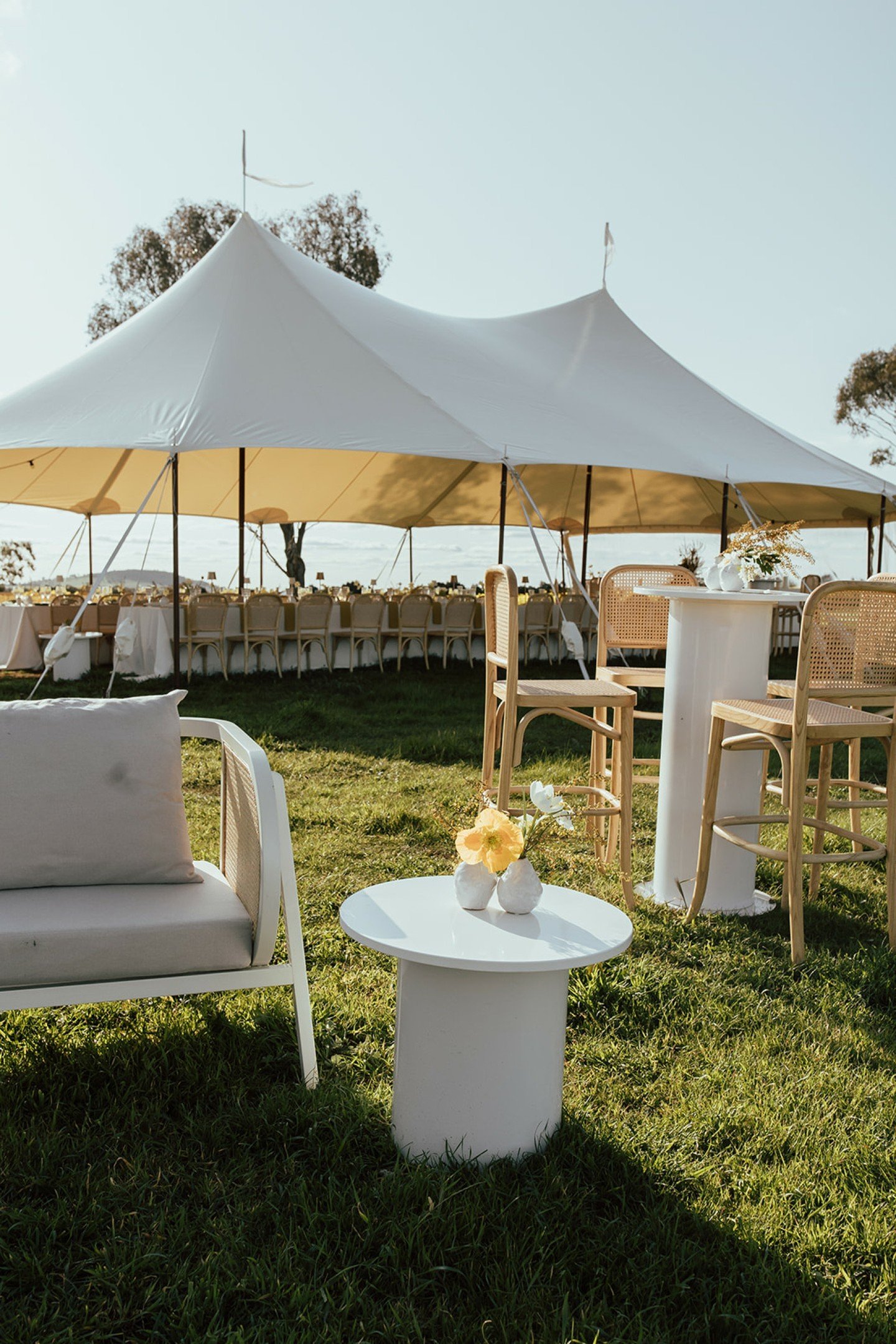 The Hampton in all her glory atop the hill at @ryeattallis!
A match made in heaven featuring our timber rattan chairs and stools, cylinder bar and coffee tables and Hampton lounge.

Venue @ryeattallis
Marquee and furniture @bangeventco
Photography @l