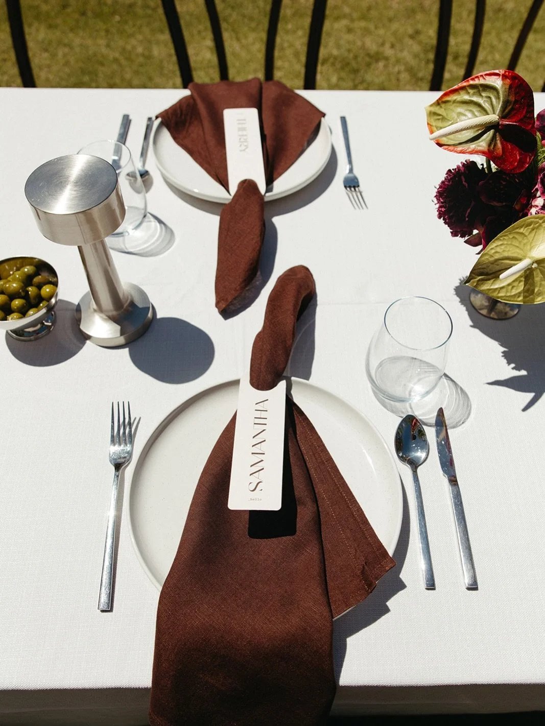 The styling secret every beautiful tablescape has? ✨

Layering.

Florals, candles, glassware... and linen napkins.

Adding colour and texture through your napkins is one of the simplest ways to create a table setting that feels elevated, intentional 