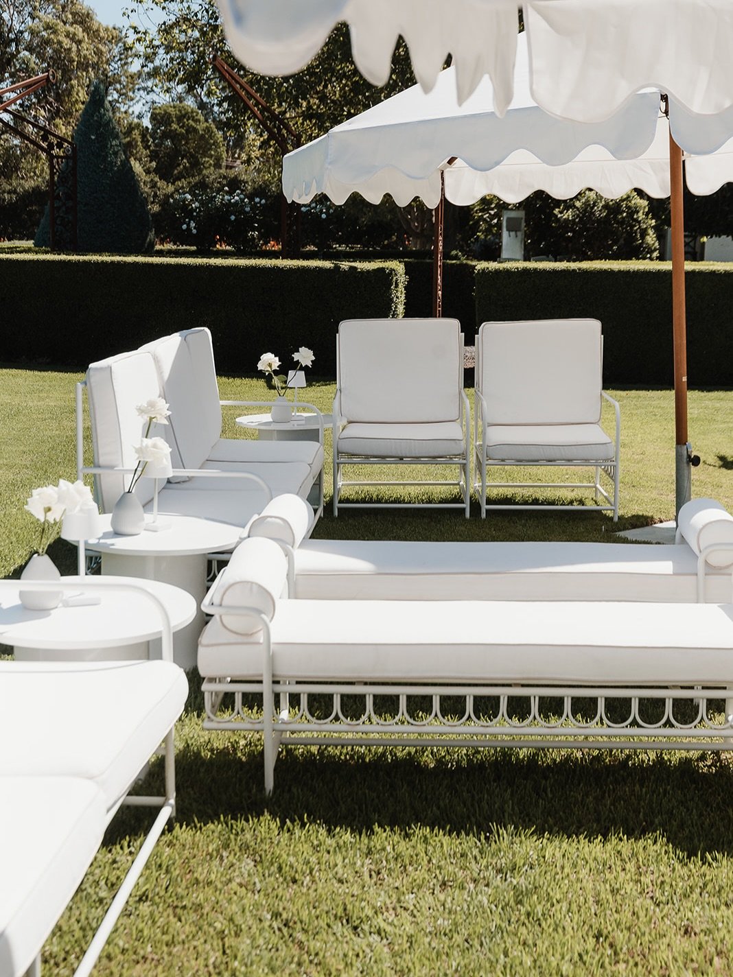Cocktail hour deserves its own moment.

It&rsquo;s that little pocket of time between the ceremony and reception where everyone finally settles in, grabs a drink and catches up.

A few comfortable places to sit, somewhere to put a drink, a little sha