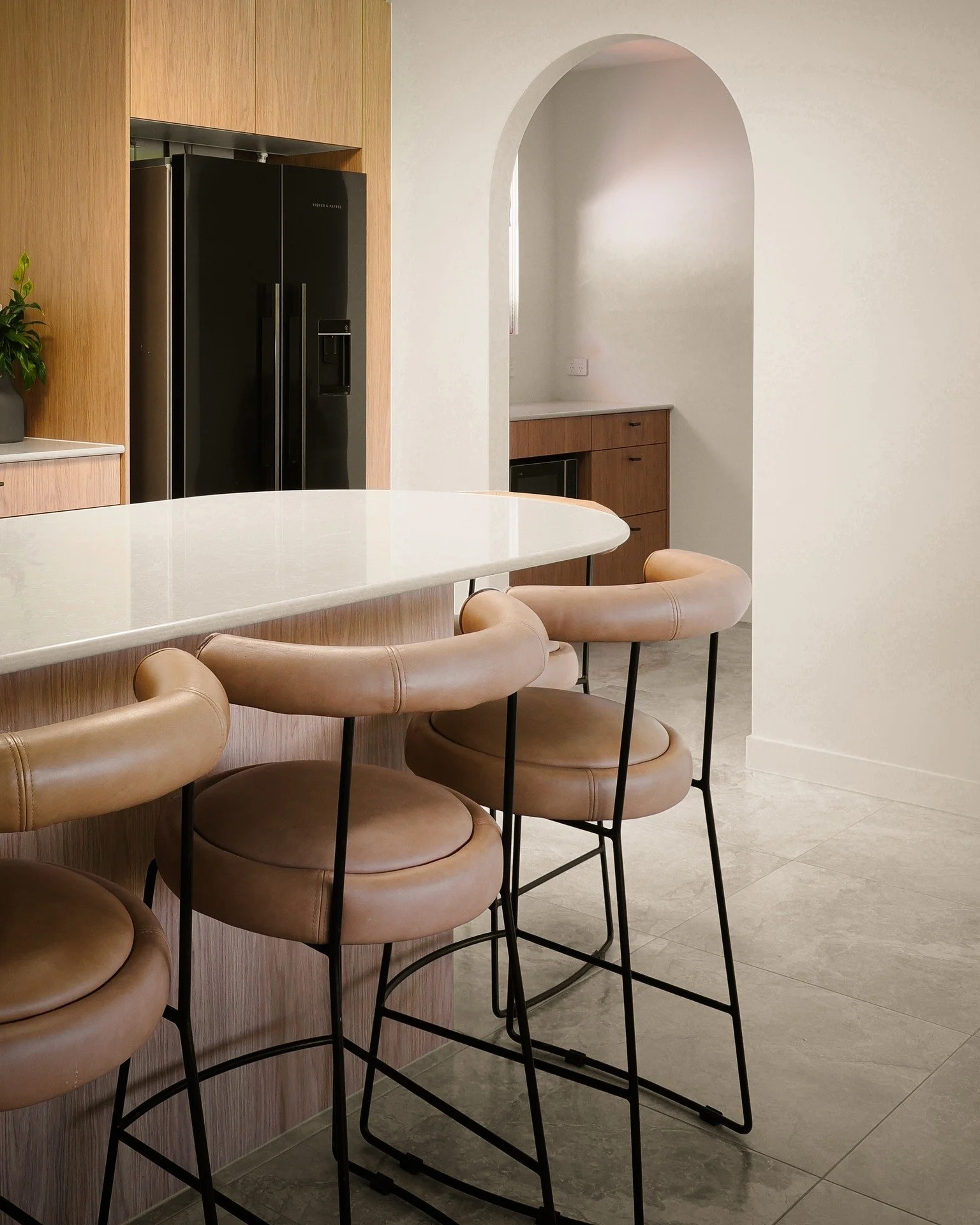 Brillianza stone benchtops introduce luminous sophistication, with quartzite-like translucency, playing with changing light throughout the day.

#tradewindsdesign #interiordesign  #bespokecabinetry #kitchendesıgn #goldcoastinteriors #luxurydesign #qu