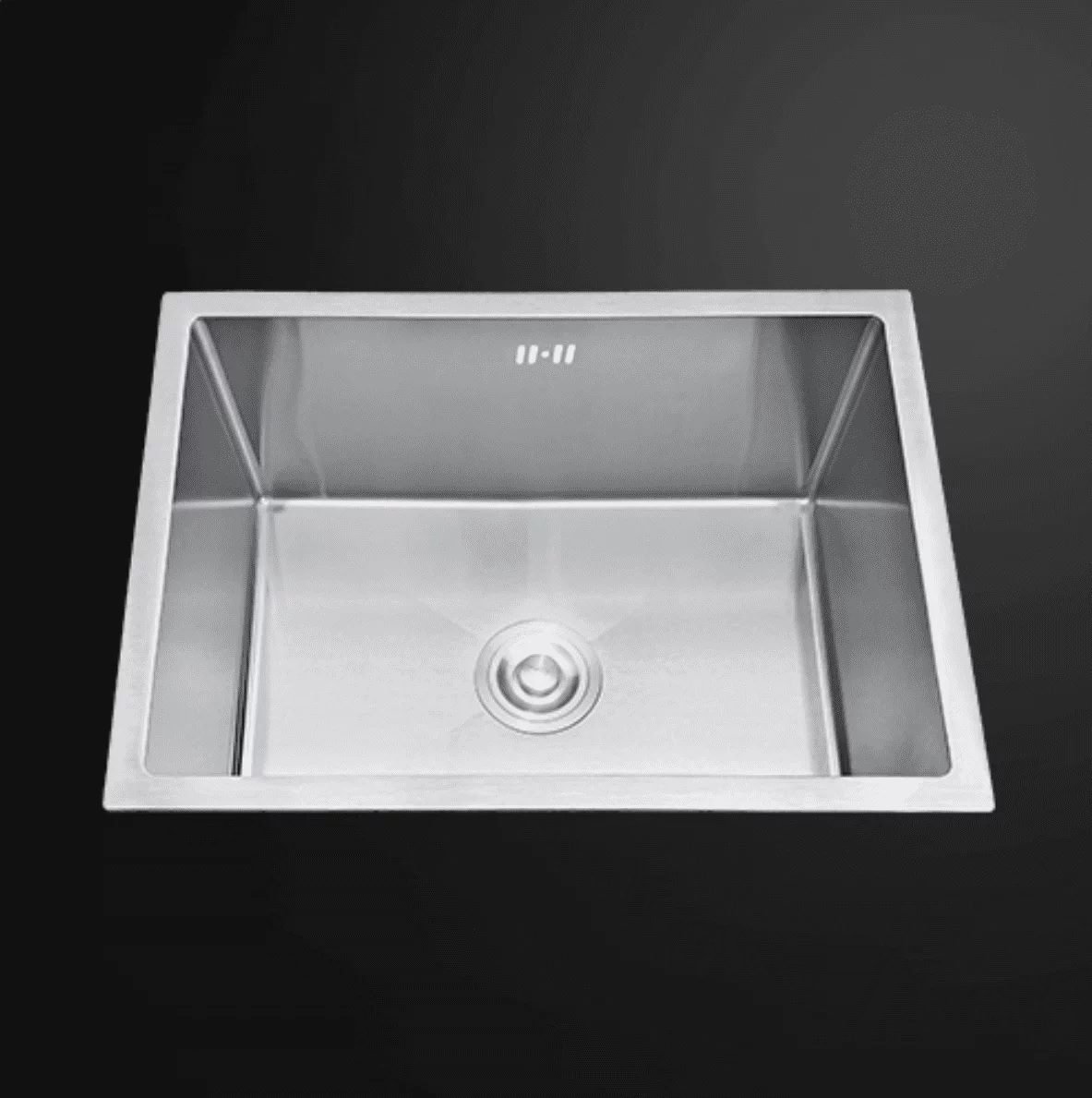 Handmade 304 stainless steel single-bowl sink measuring 500 × 450mm