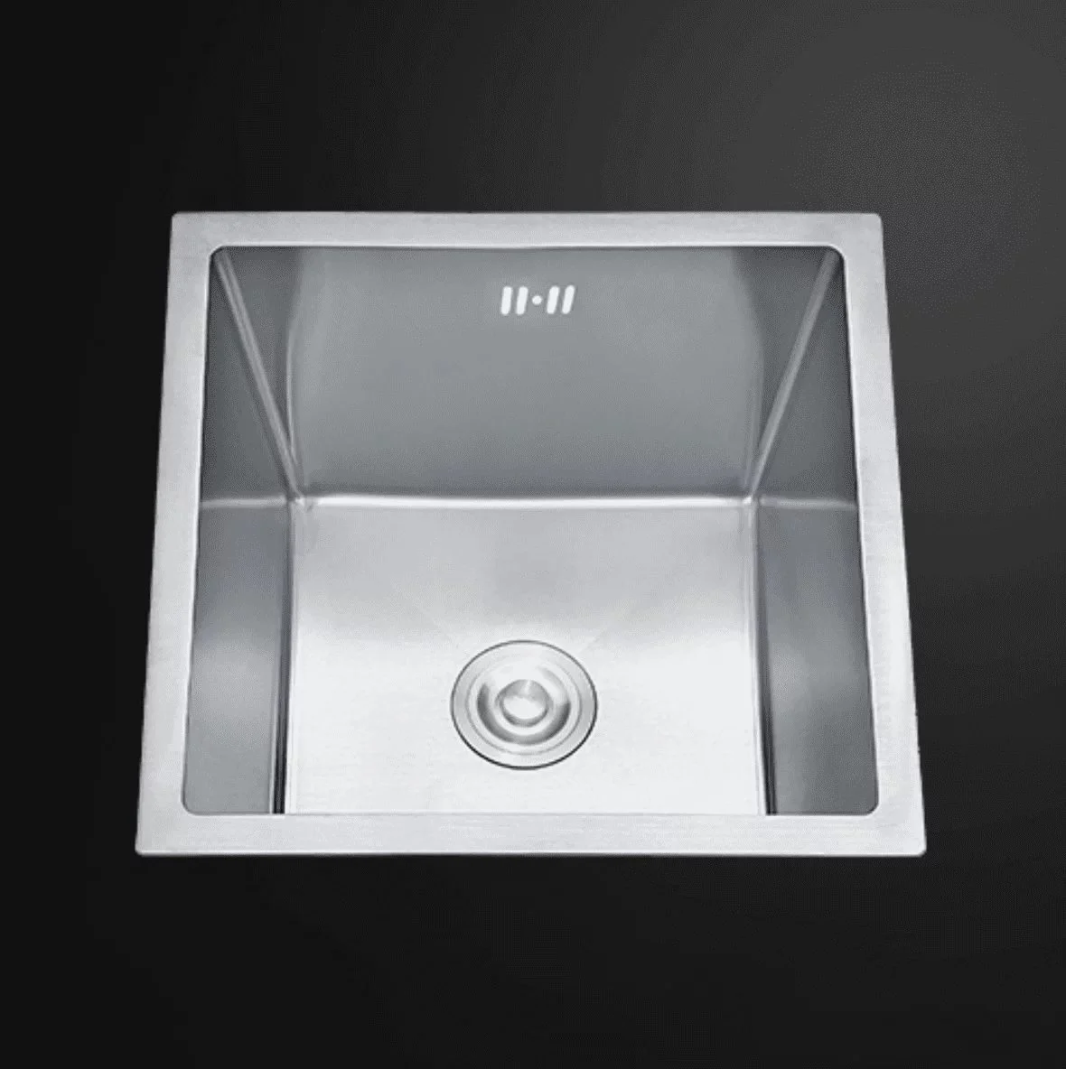 Handmade 304 stainless steel single-bowl kitchen sink with waste and overflow