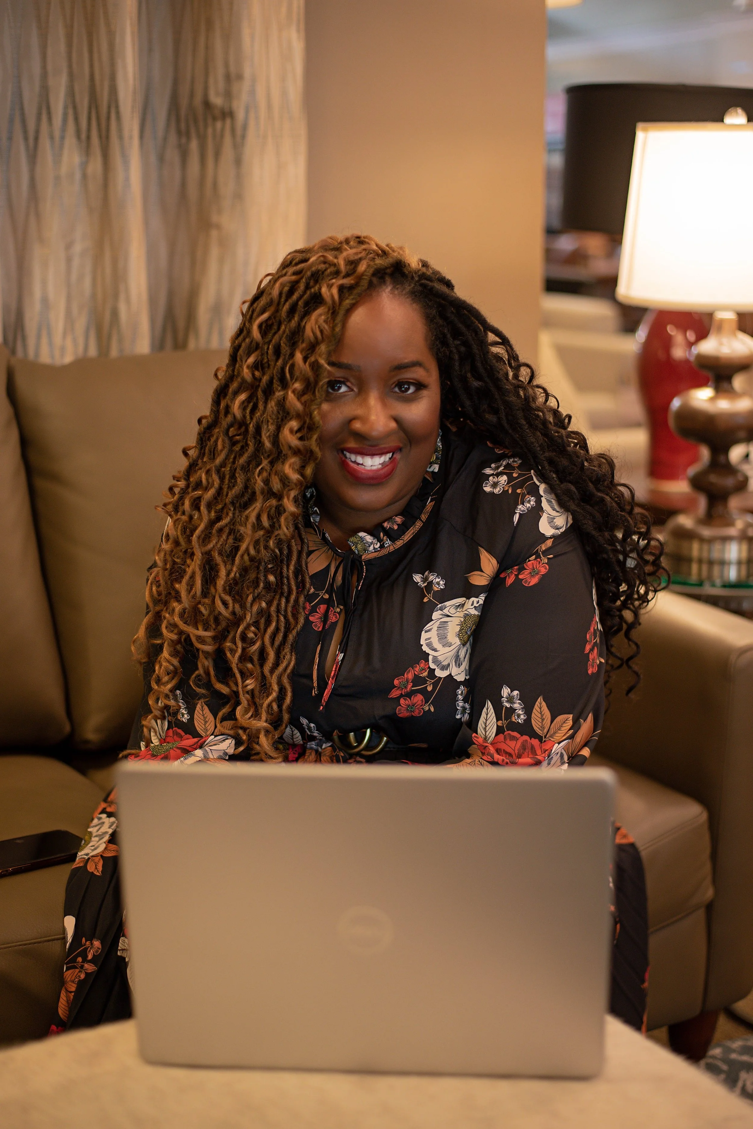 What Does a  Confidence Coach Actually Do? (And Do YOU Need One?)
