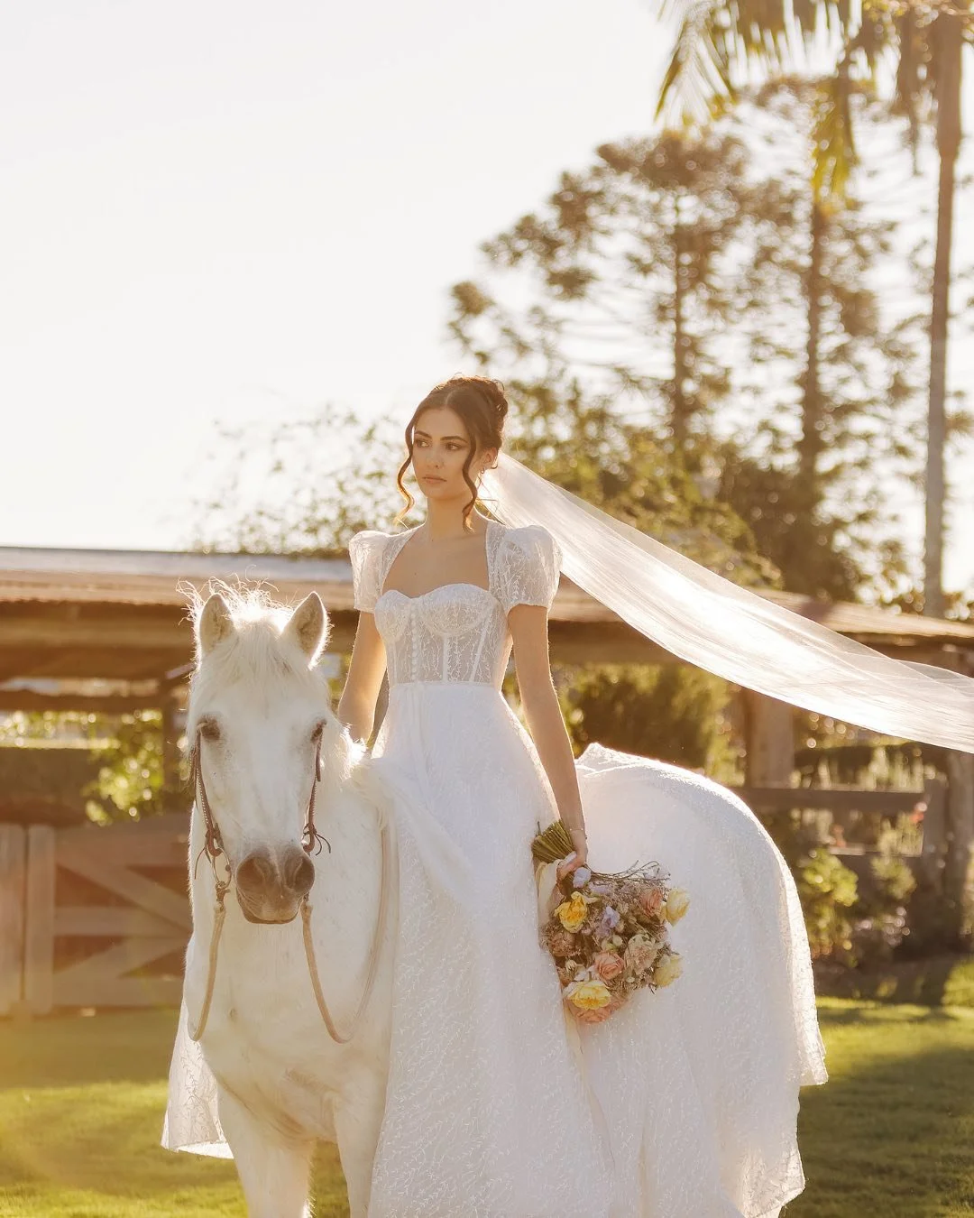 Make a statement at your wedding with timeless country style✨ 

EDITORIAL SHOOT CREATIVE TEAM
Photographer @worth_photography
Venue I @yandinastation
Stylist, stationery + signage | @cloudnineweddings
Coordination + publisher | @thebridestree
Florist