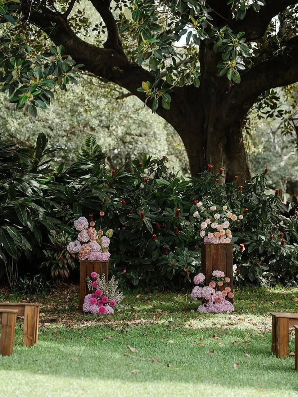 Levelled wooden plinths + wooden benches for a fairytale ceremony