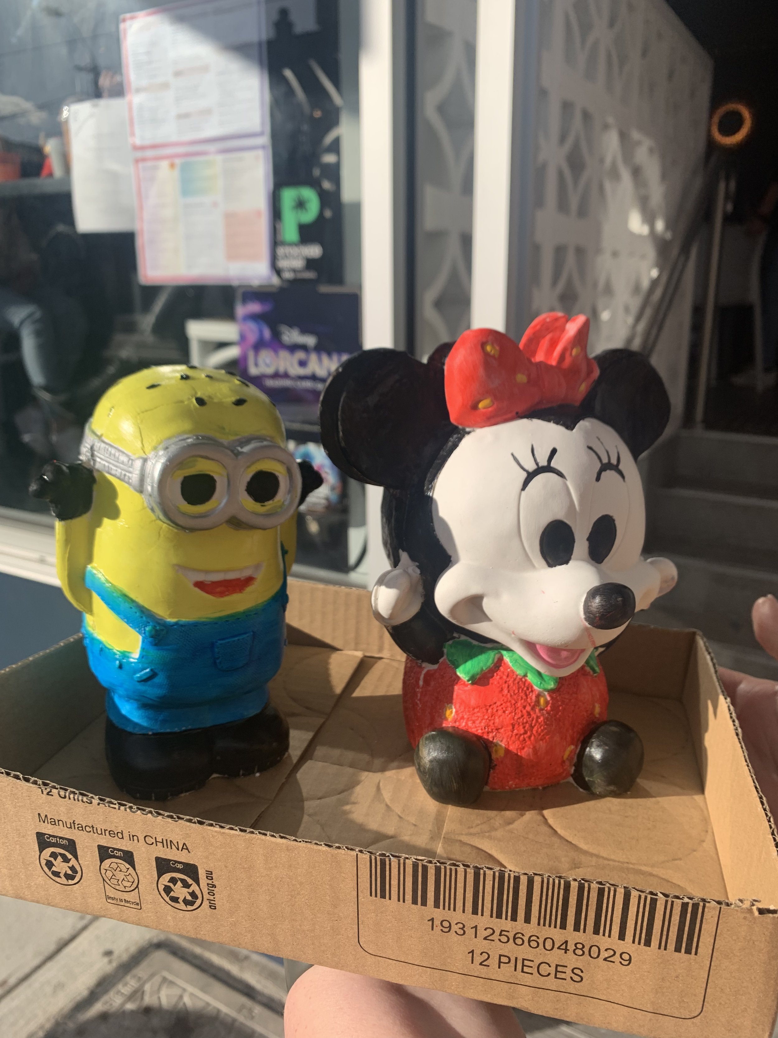 Minion_&_Minnie_Mouse.jpg
