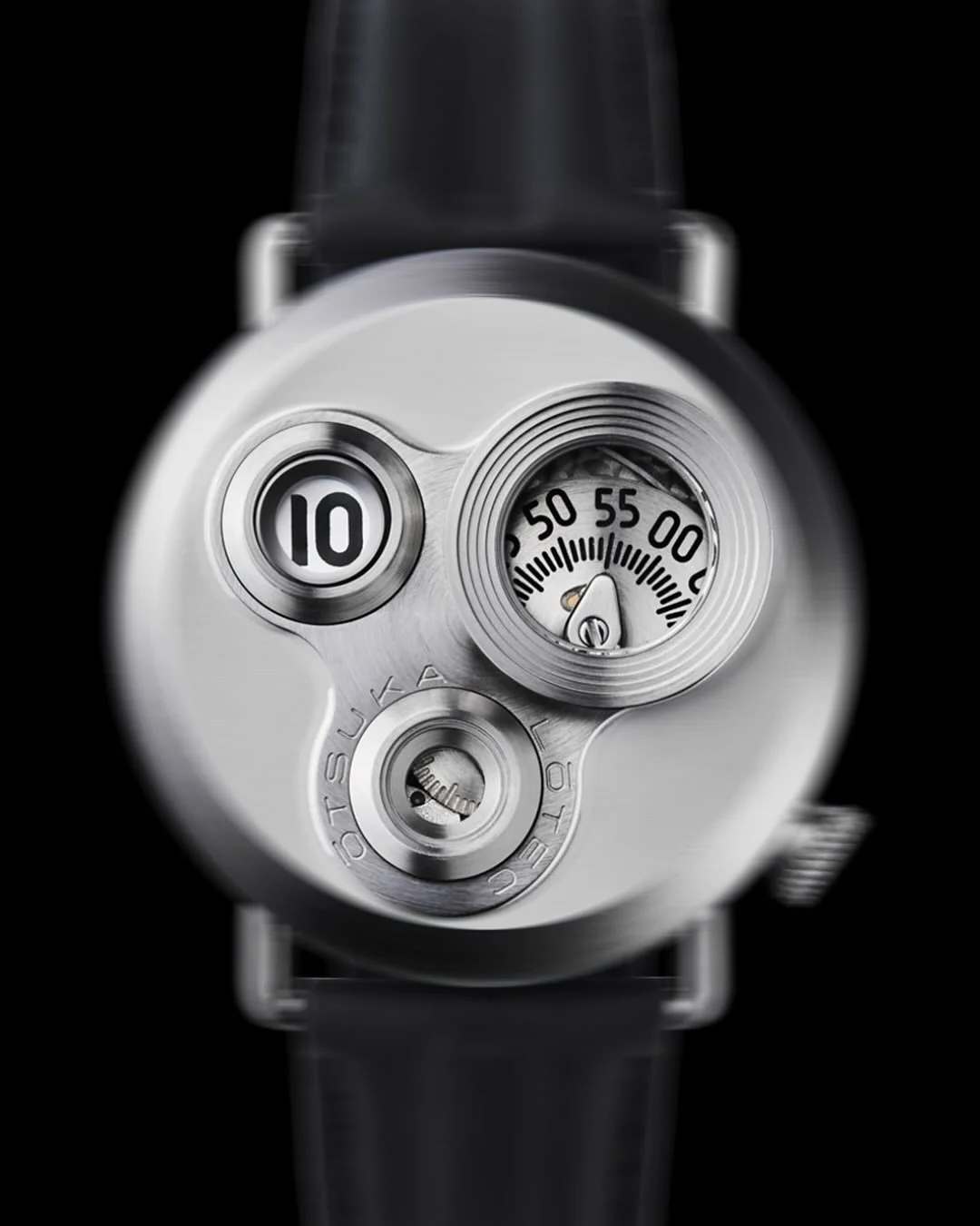A FOCUS ON THE ŌTSUKA LŌTEC NO. 7.5 DISPLAY.
The Ōtsuka Lōtec No. 7.5 looks less like a traditional watch dial and more like a tiny instrument panel strapped to the wrist.

Created by Japanese independent watchmaker @jiro.katayama, the No. 7.5 takes 