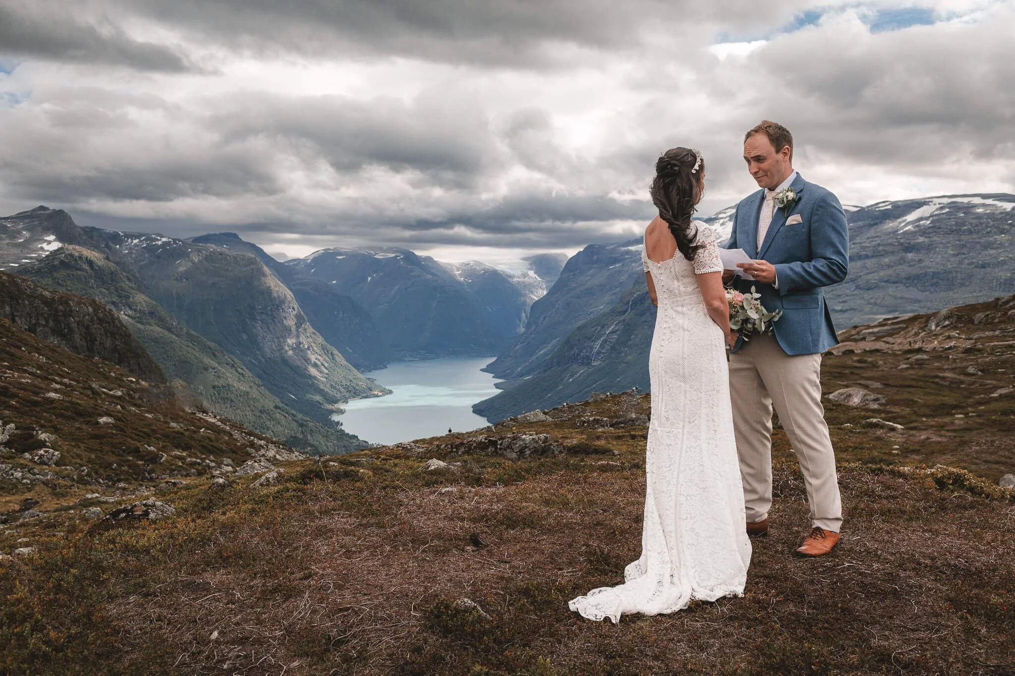 Cécile Conquer - elopement destination wedding travel fjords nordic Norwegen Hochzeit reisen Erlebnis adventure-39.jpg