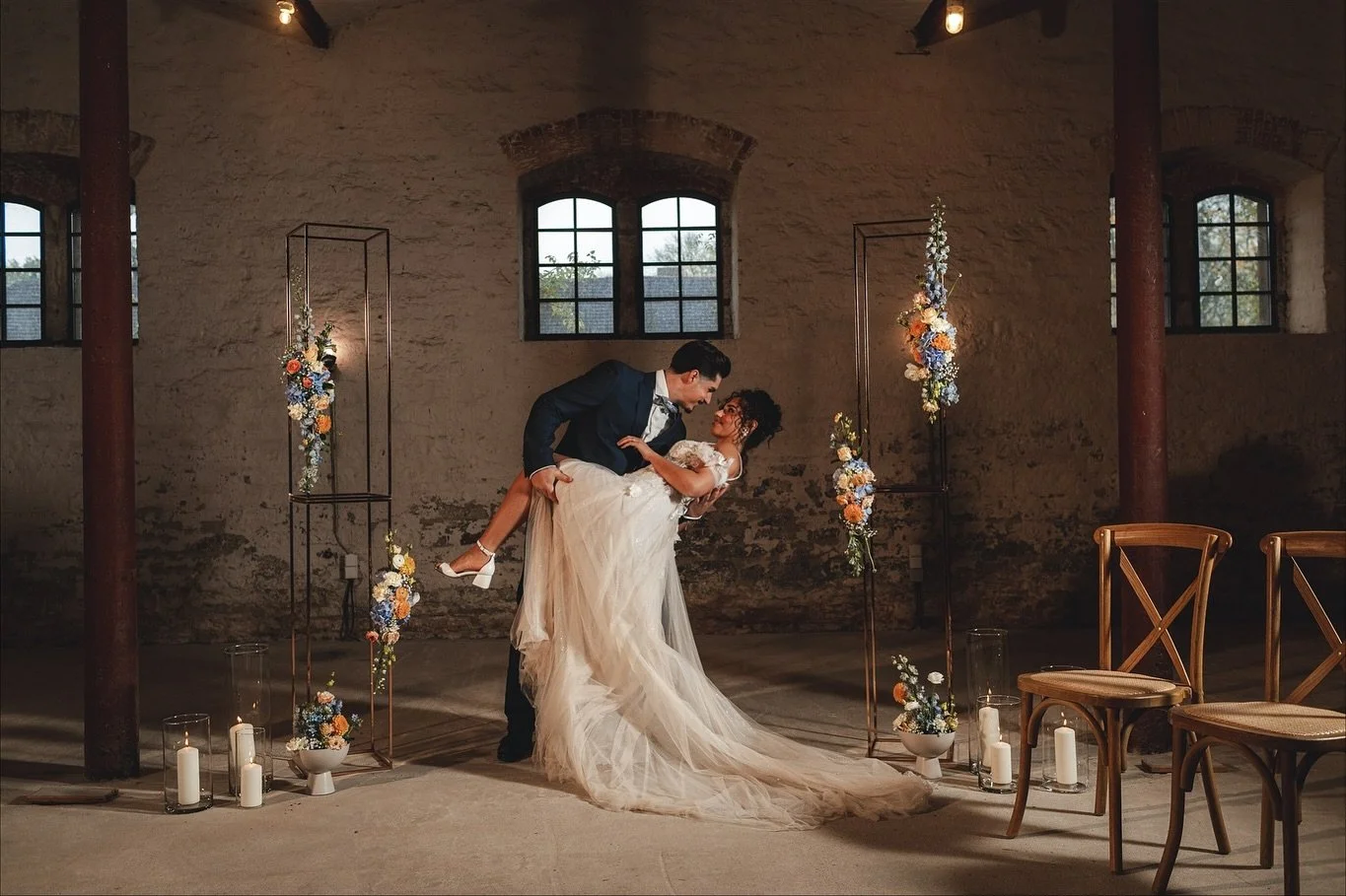 🇬🇧 Impressions from the last Styled Shoot
The charm and warmth of an old stall, now an elegant wedding location in Saxen-Anhalt &hearts;️

🇩🇪 Eindr&uuml;cke vom letzten Styled Shoot
Der Charme und die W&auml;rme eines alten Stalls, der nun als el