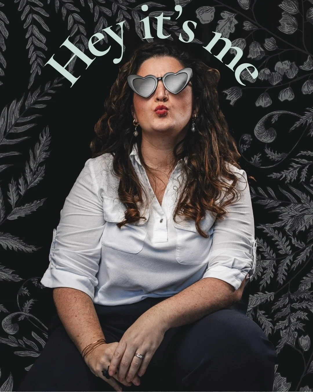 🇬🇧 Hey, my name is C&eacute;cile, and I am a wedding photographer for couples who wants to let go 😎
Let go of fears, of self doubts, of criticisms 
Because your love deserves to be celebrated to its fullest, and you deserve to live your day being 