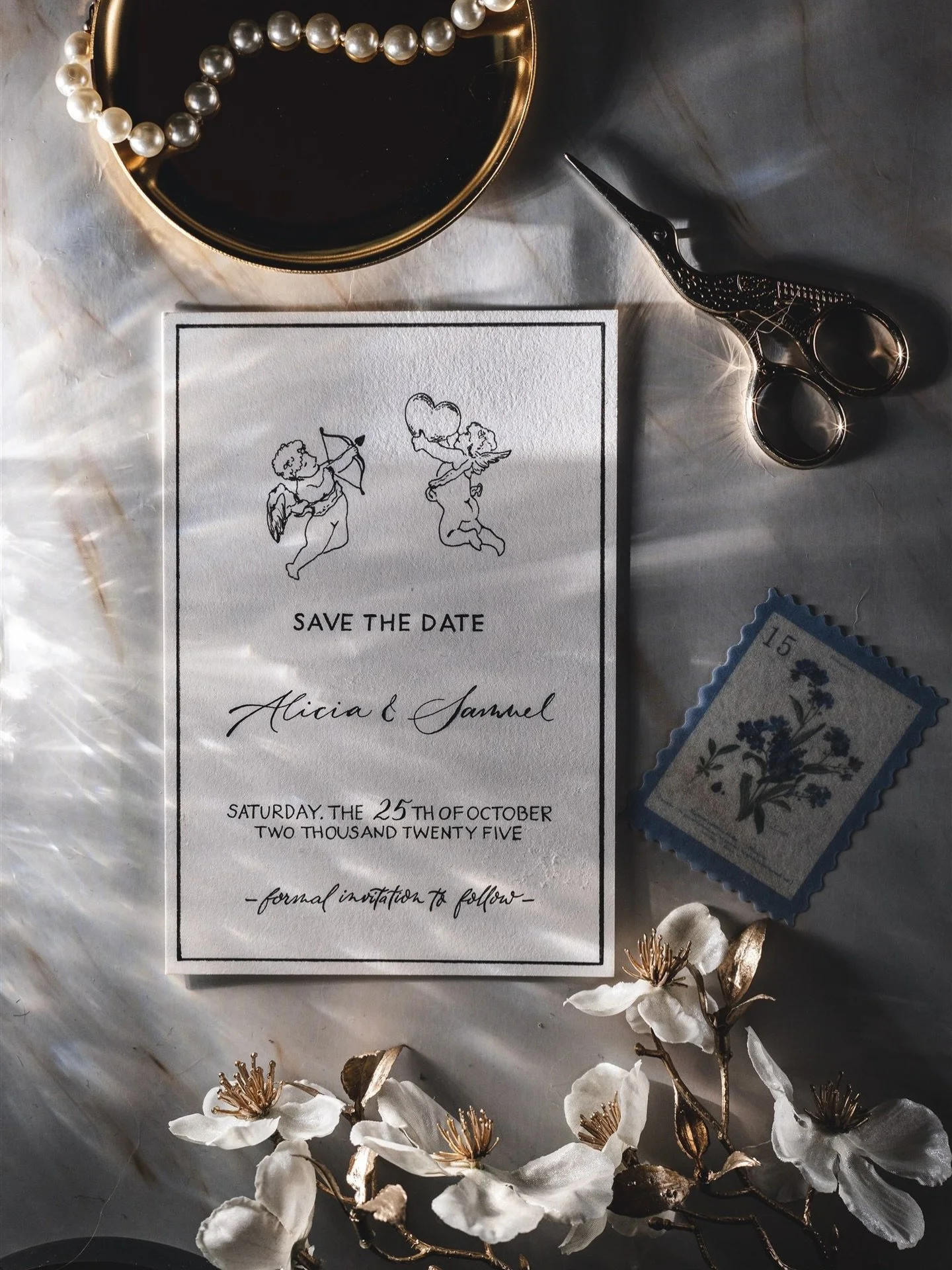 🇬🇧 About playing with light ✨
Thanks to @i.tarus.atelier, I was able to practice my detail shots (thank you so much for your patience again 🫶)
It was so much fun taking time to arrange the pieces together but also to find new ways to light it. Why