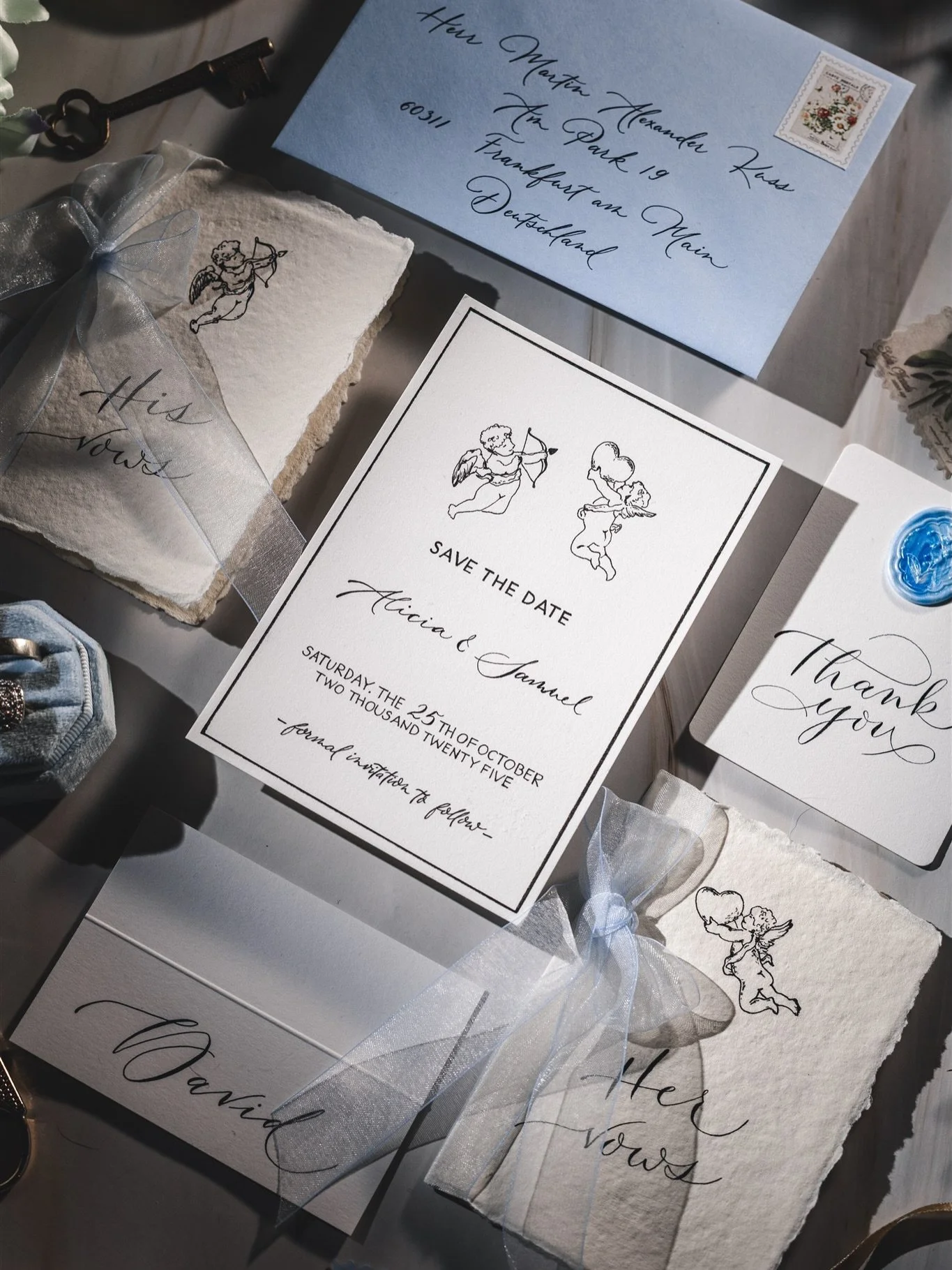 🇬🇧 Your details, with depth ✨

#weddingdetails #cinematiclight #weddingphotographer #capturewithintention #luxurywedding