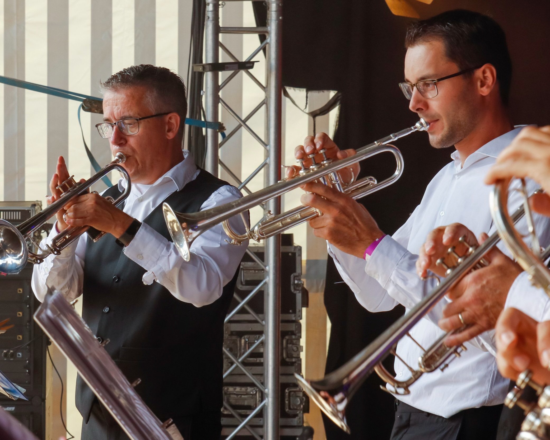 Een orkest inhuren of boeken voor jouw feest of evenement in de regio Hulst of Zeeuws-Vlaanderen. Boek Termenieke, het veelzijdige amusementsorkest. Plezier. Vermaak. Kippenvel.&nbsp;