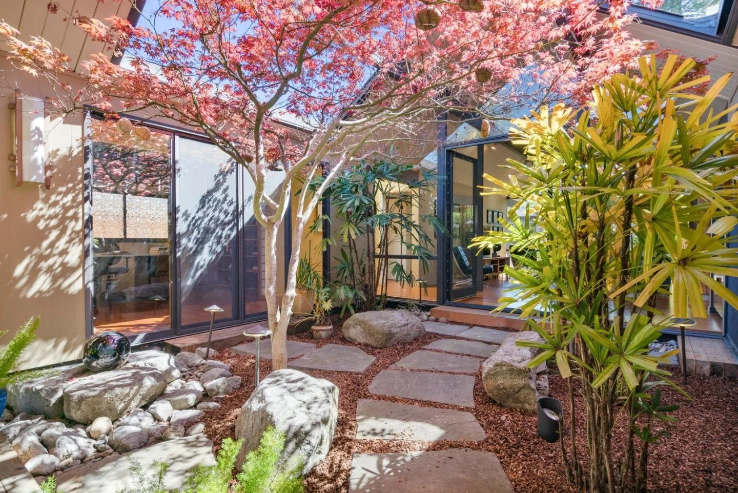 Exploring the Mountain View Eichler Tracts