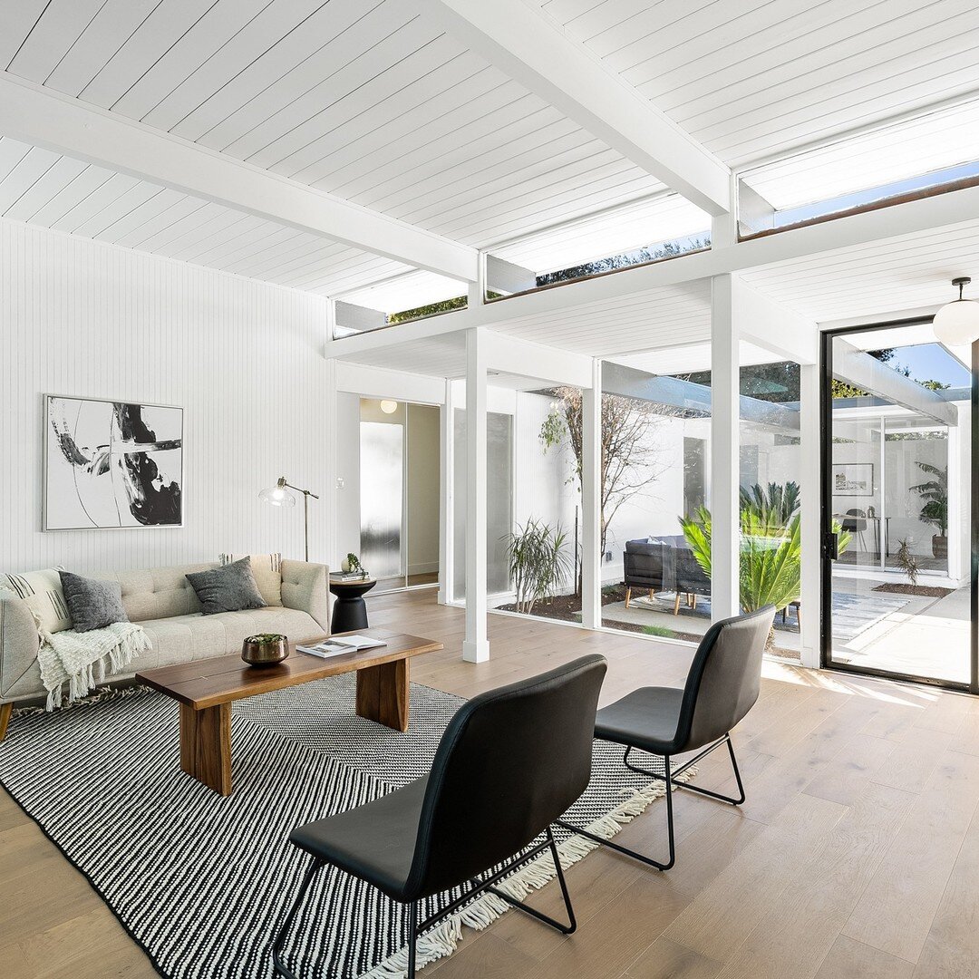 🔙🏠 Take a trip down memory lane with one of the best Eichler homes we've had the pleasure of selling. A perfect blend of the past and present, modernized for today's lifestyle! 🔄🆙

🛠️💡 Designed by A. Quincy Jones: This home features an ideal fl